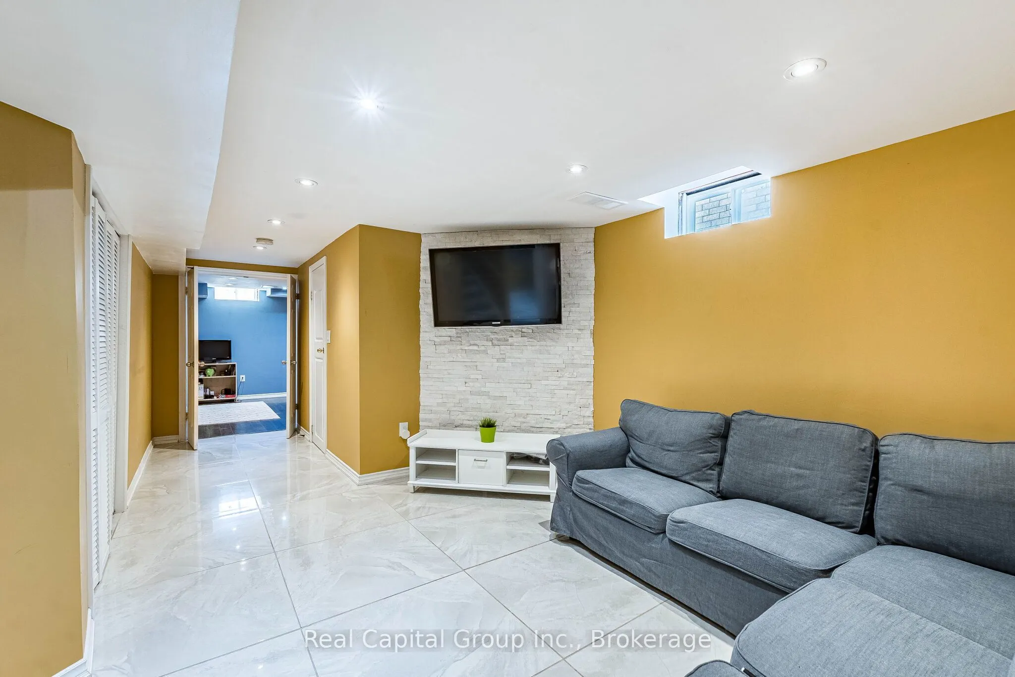 77 Arthurs Crescent