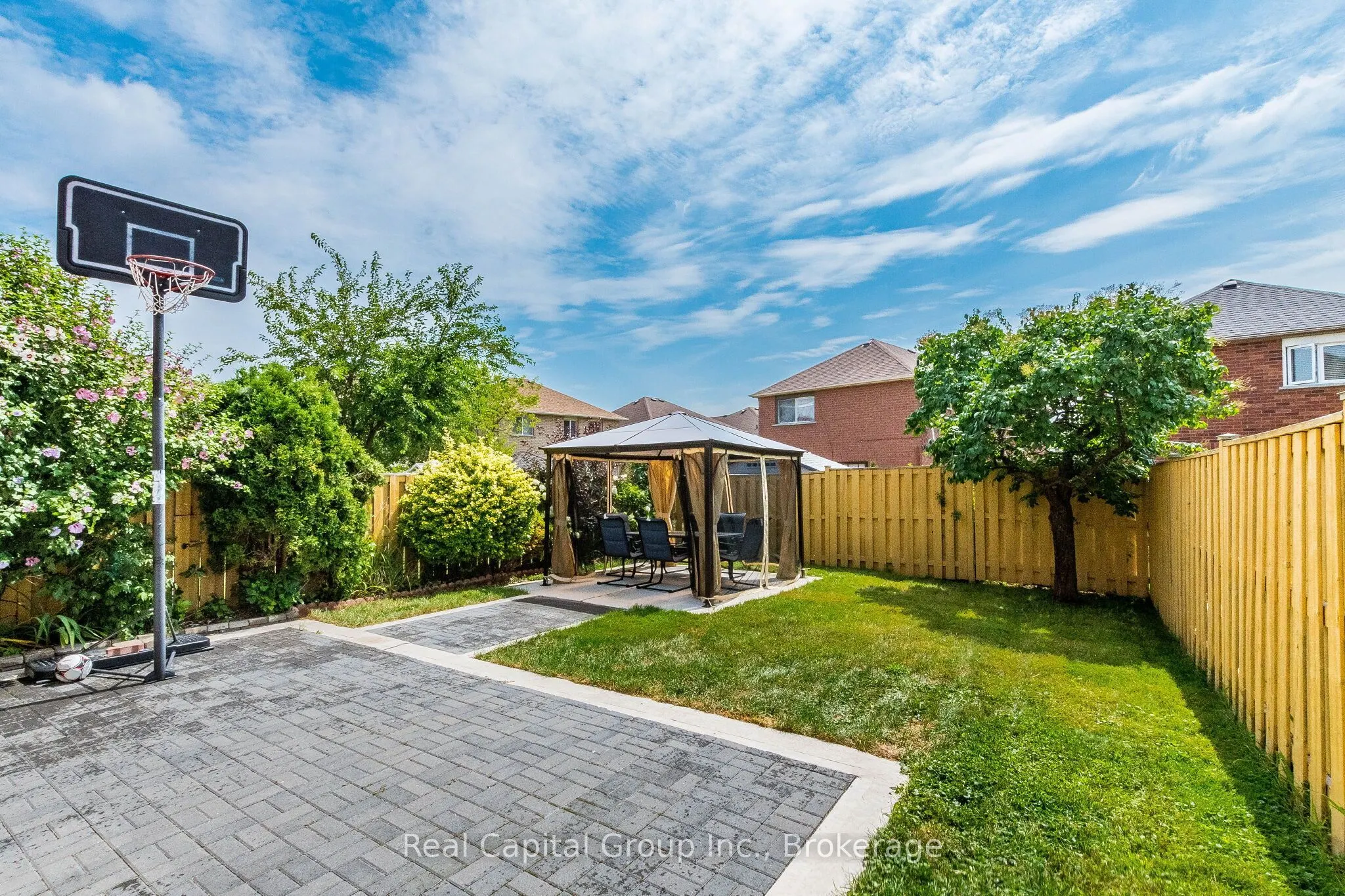 77 Arthurs Crescent