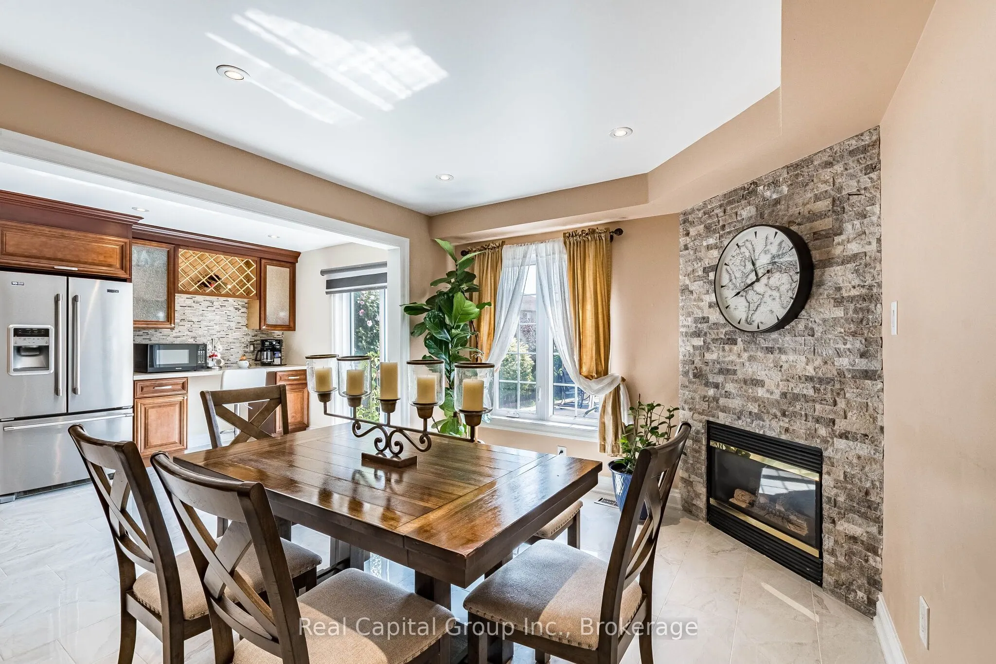 77 Arthurs Crescent