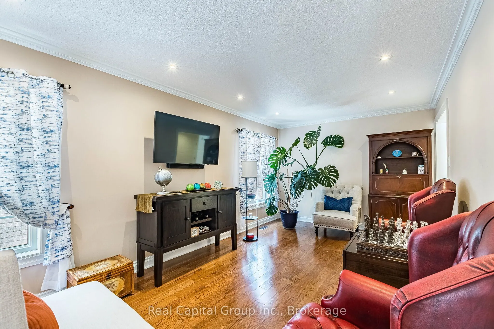 77 Arthurs Crescent