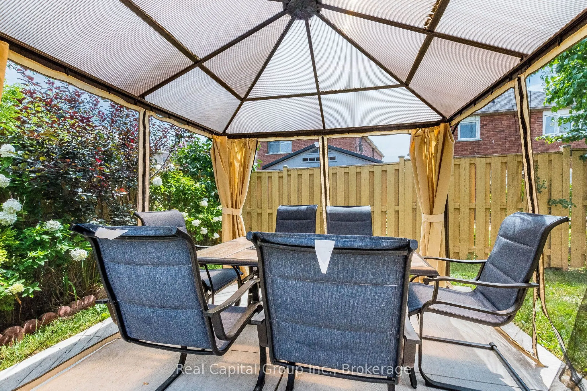 77 Arthurs Crescent