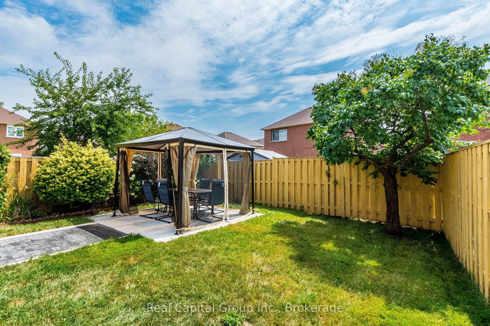77 Arthurs Crescent