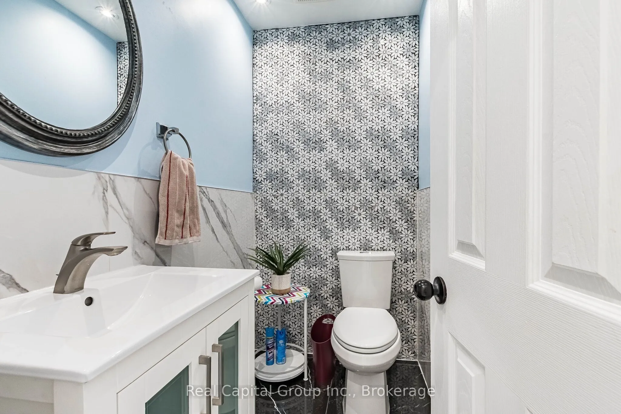 77 Arthurs Crescent