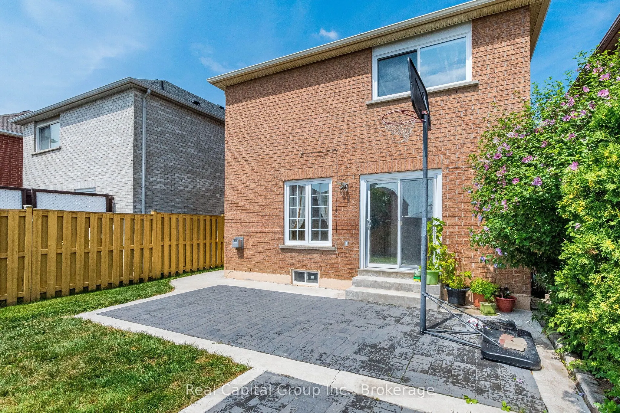 77 Arthurs Crescent