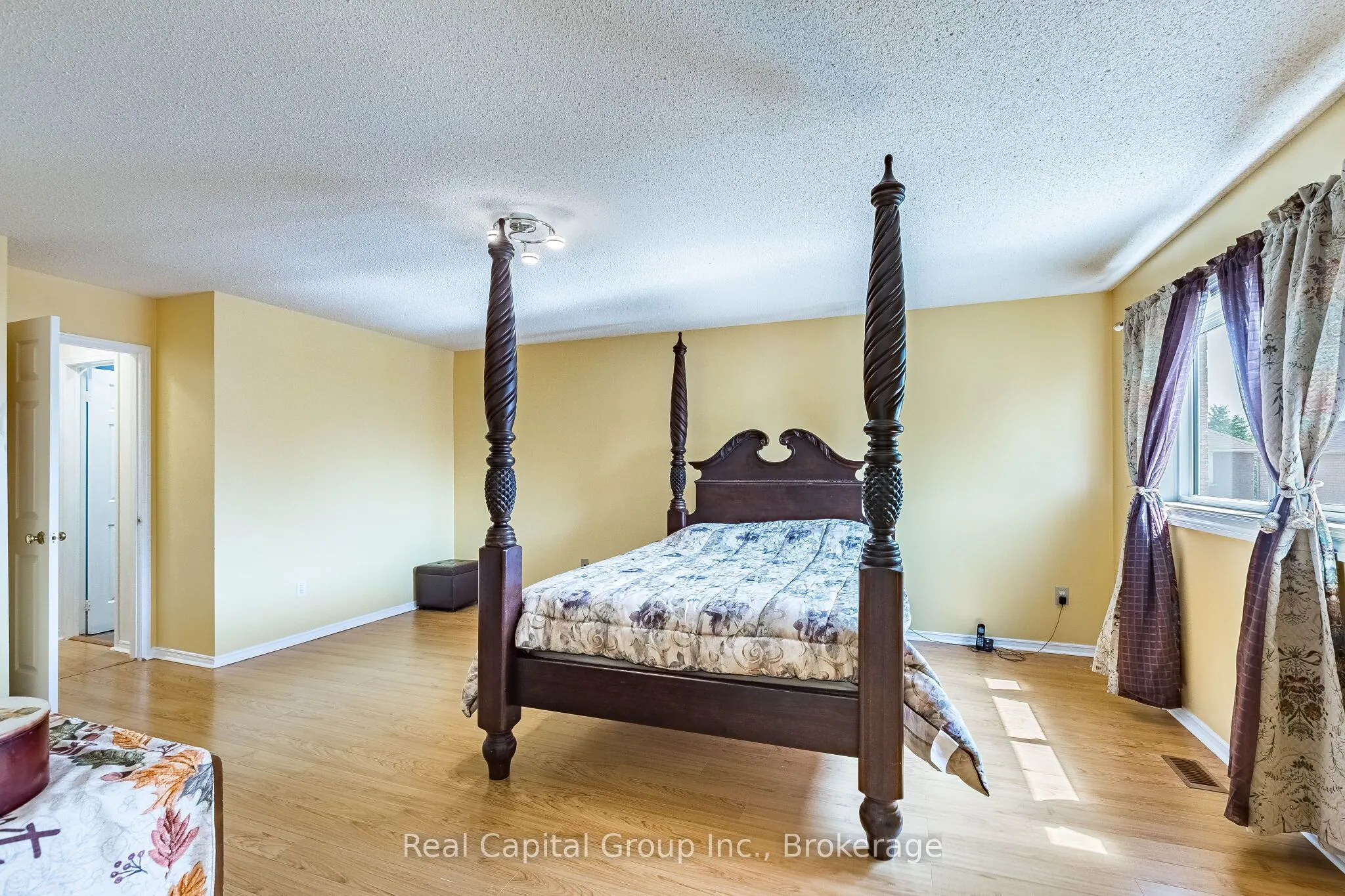 77 Arthurs Crescent