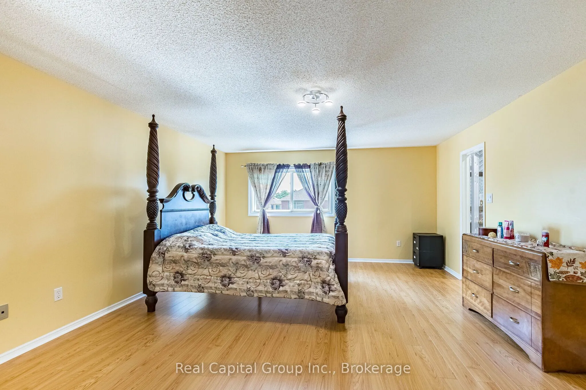 77 Arthurs Crescent