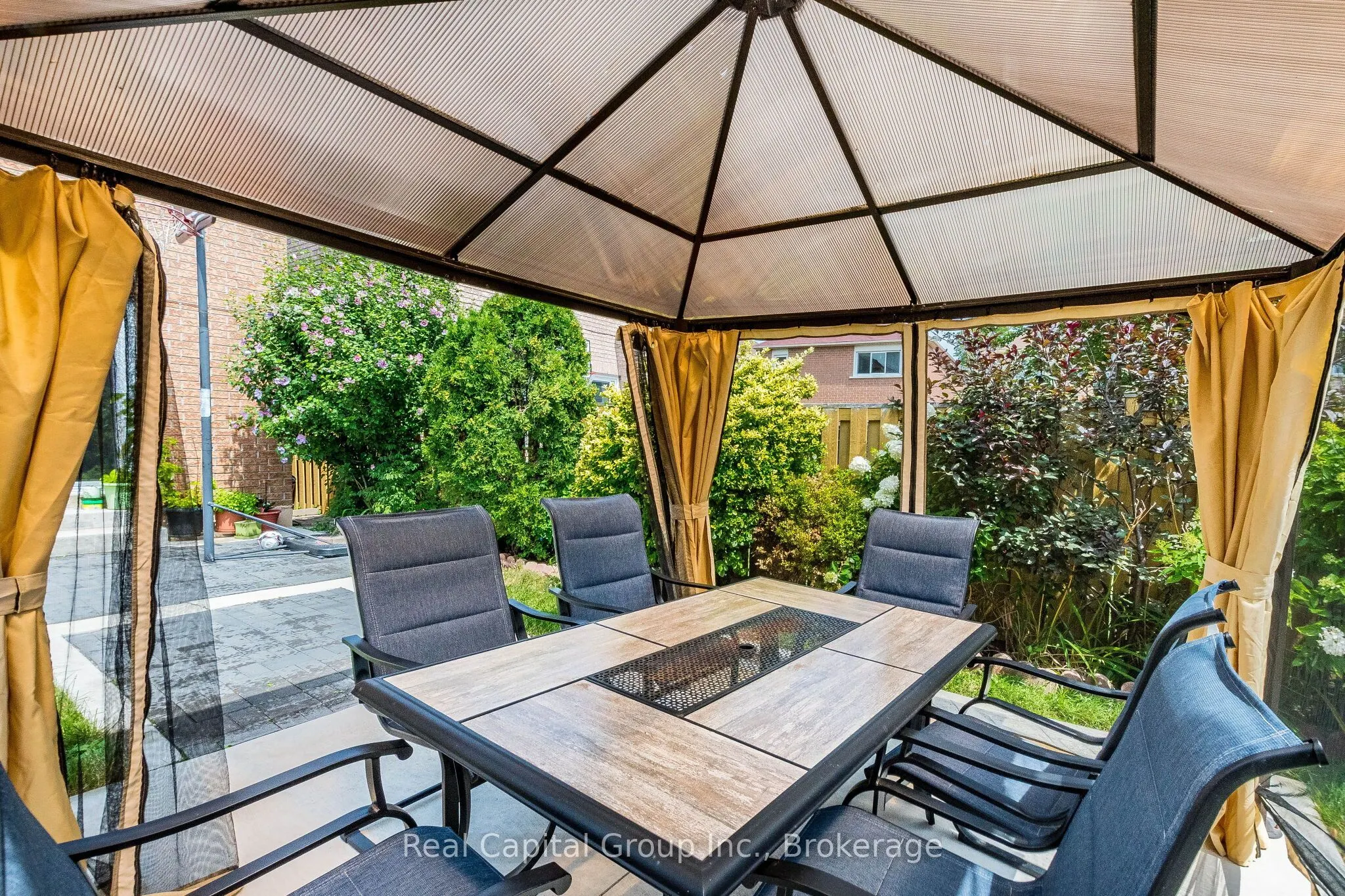 77 Arthurs Crescent