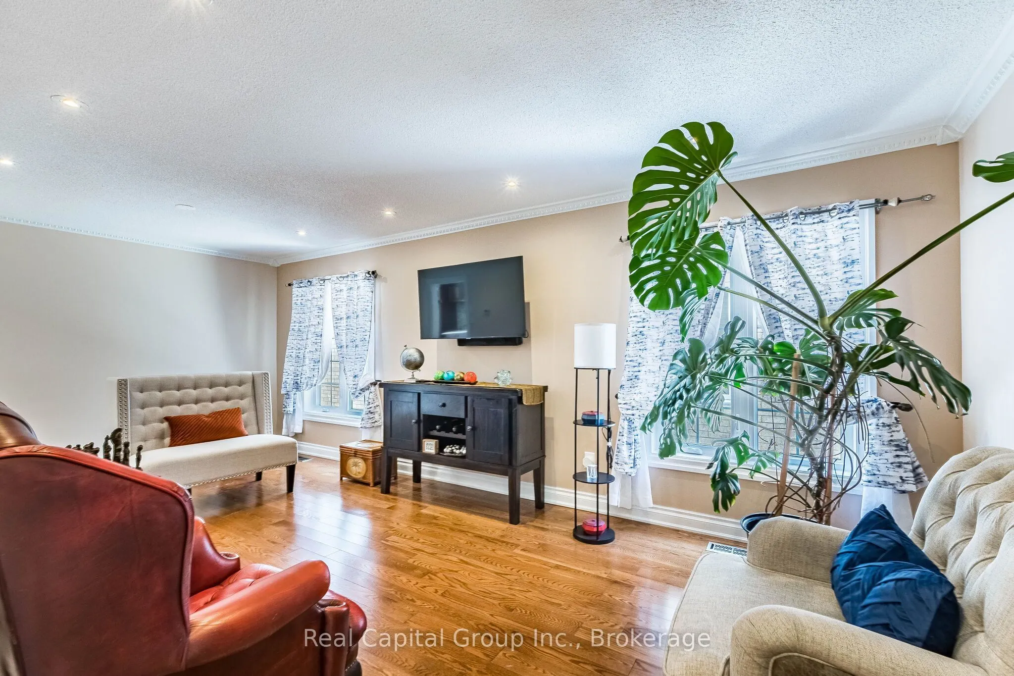 77 Arthurs Crescent