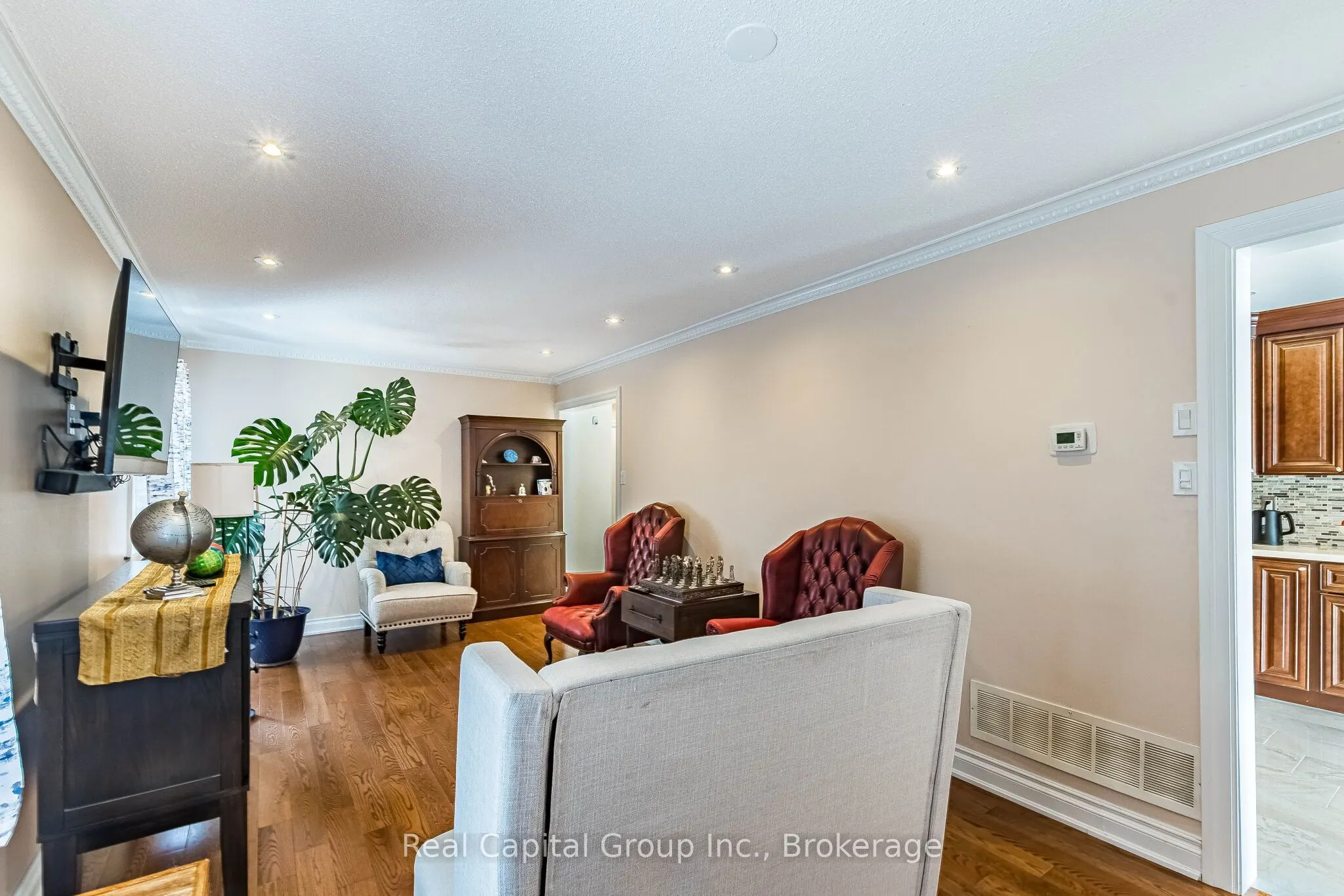 77 Arthurs Crescent