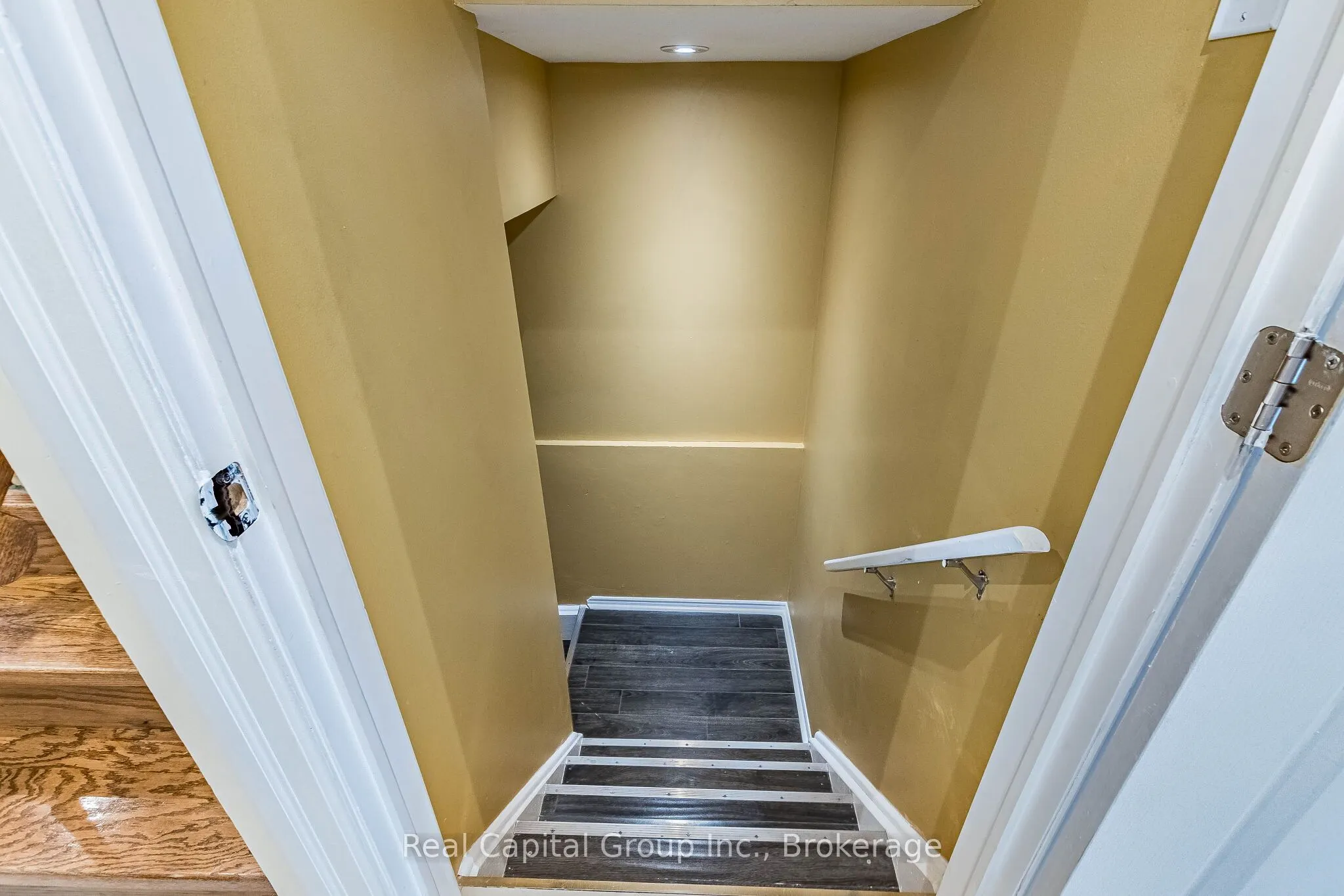 77 Arthurs Crescent