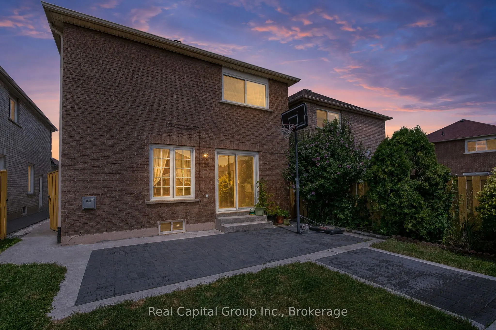 77 Arthurs Crescent