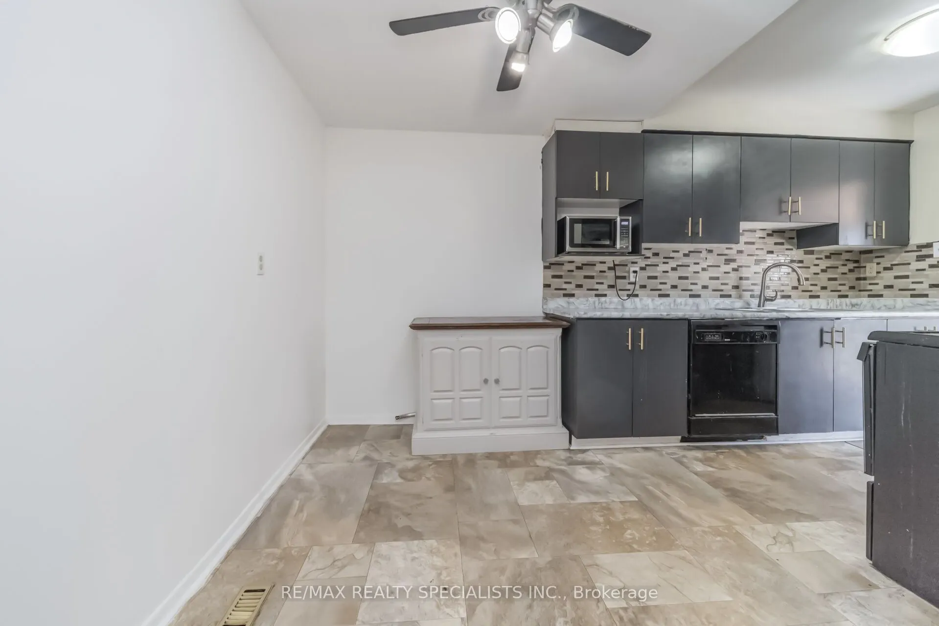 33 Greenwich Circle #33