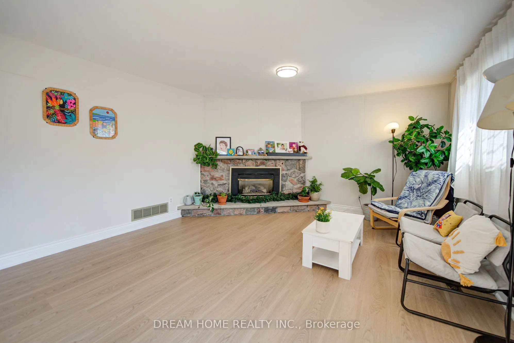 1323 Shamir Crescent