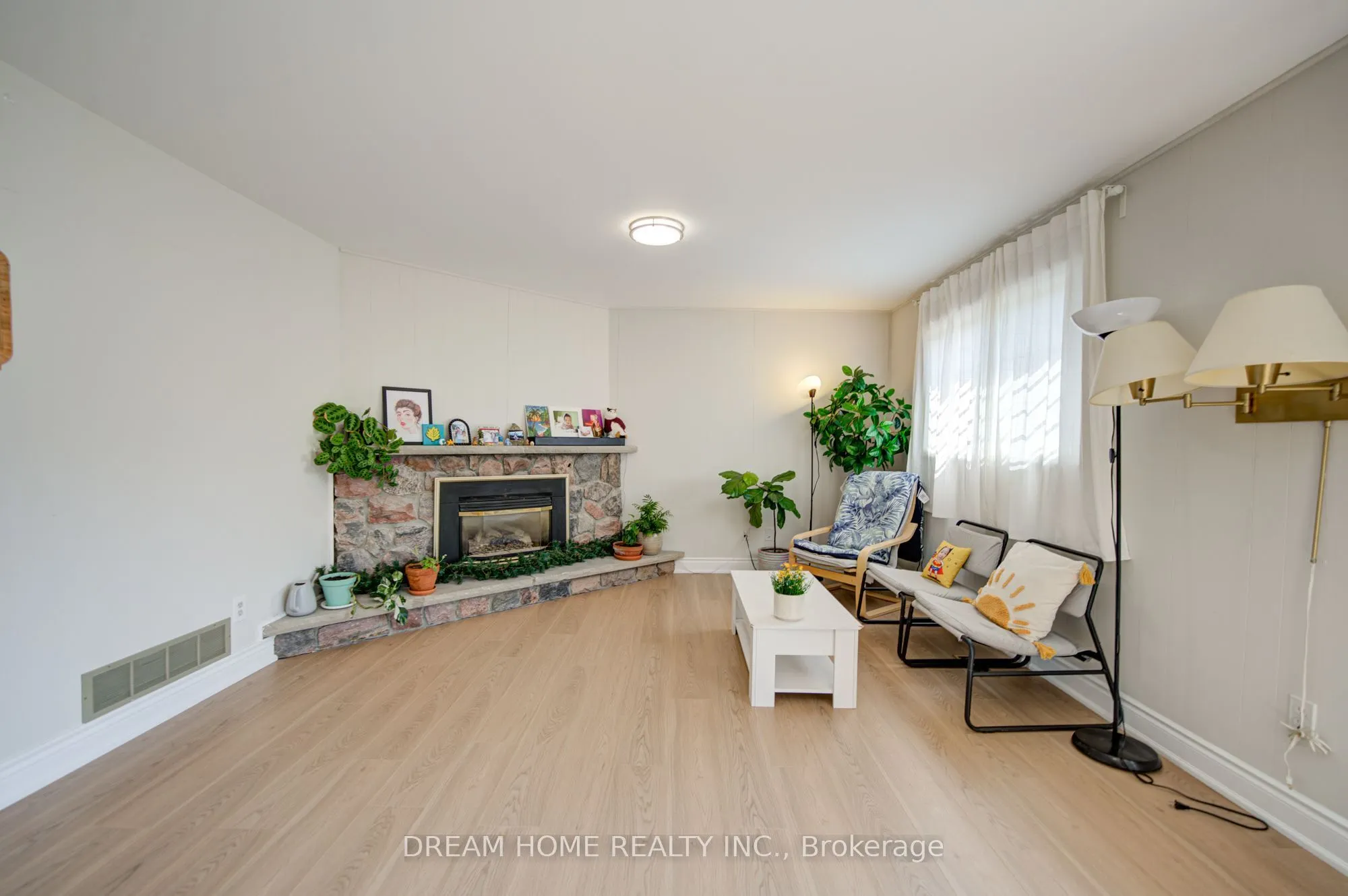 1323 Shamir Crescent