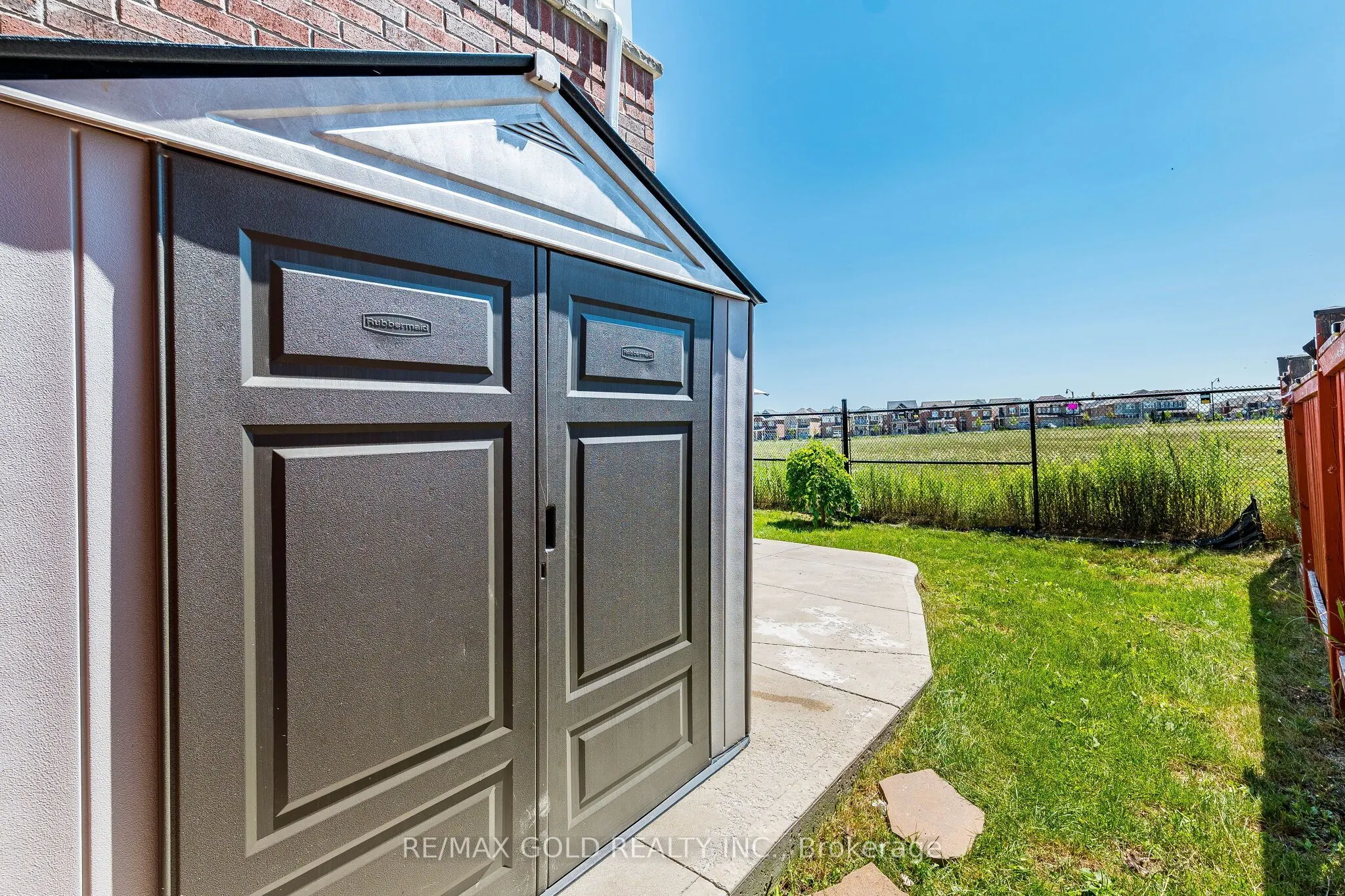 98 Bannister Crescent