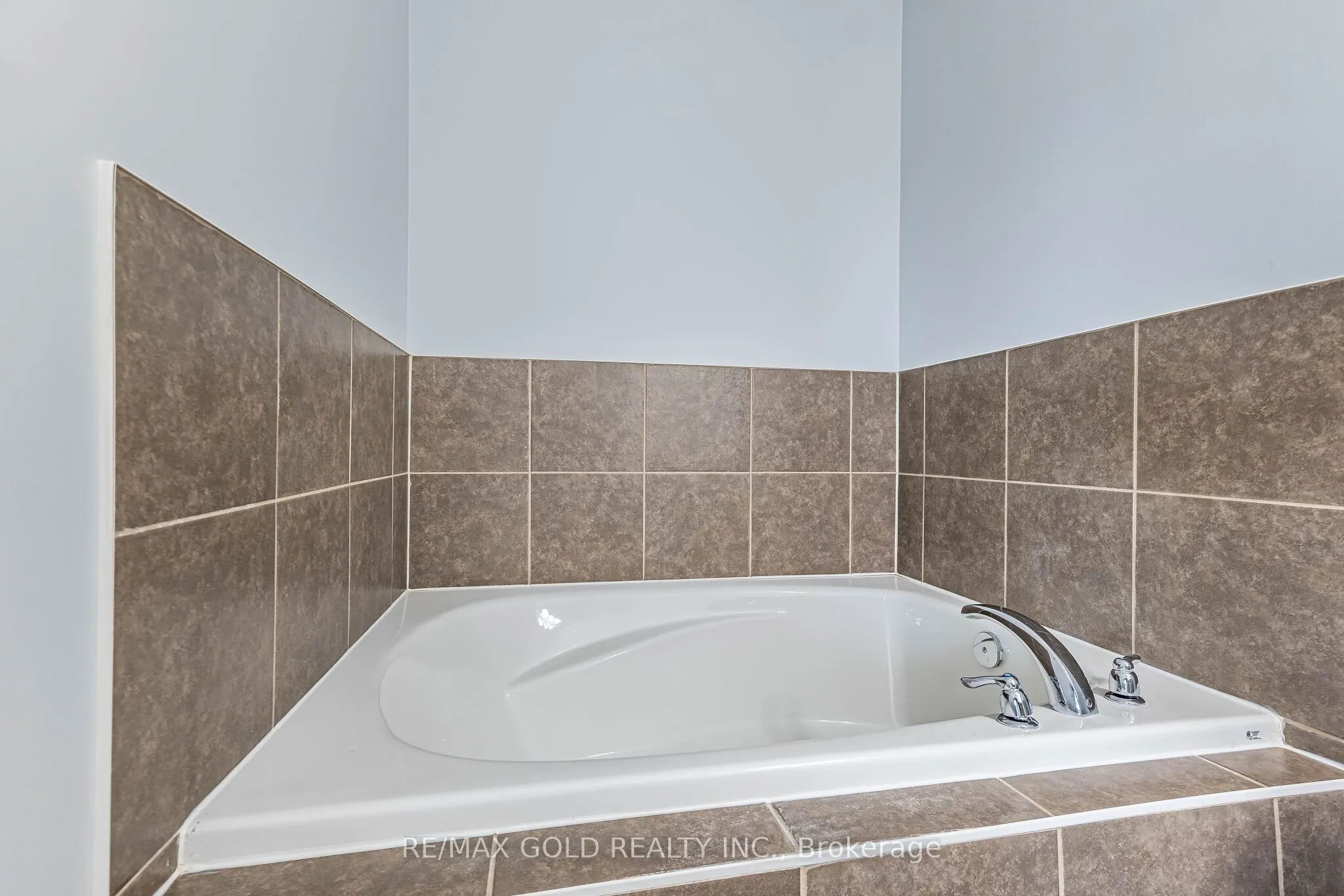 98 Bannister Crescent