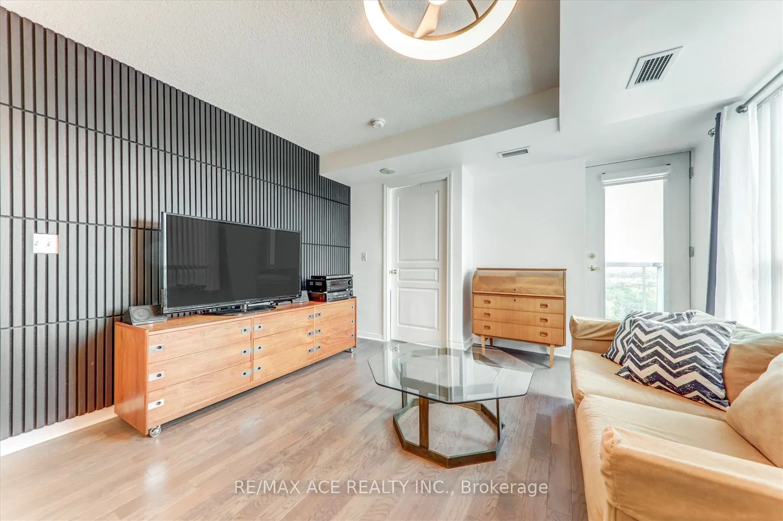 2545 Erin Centre Boulevard #1803