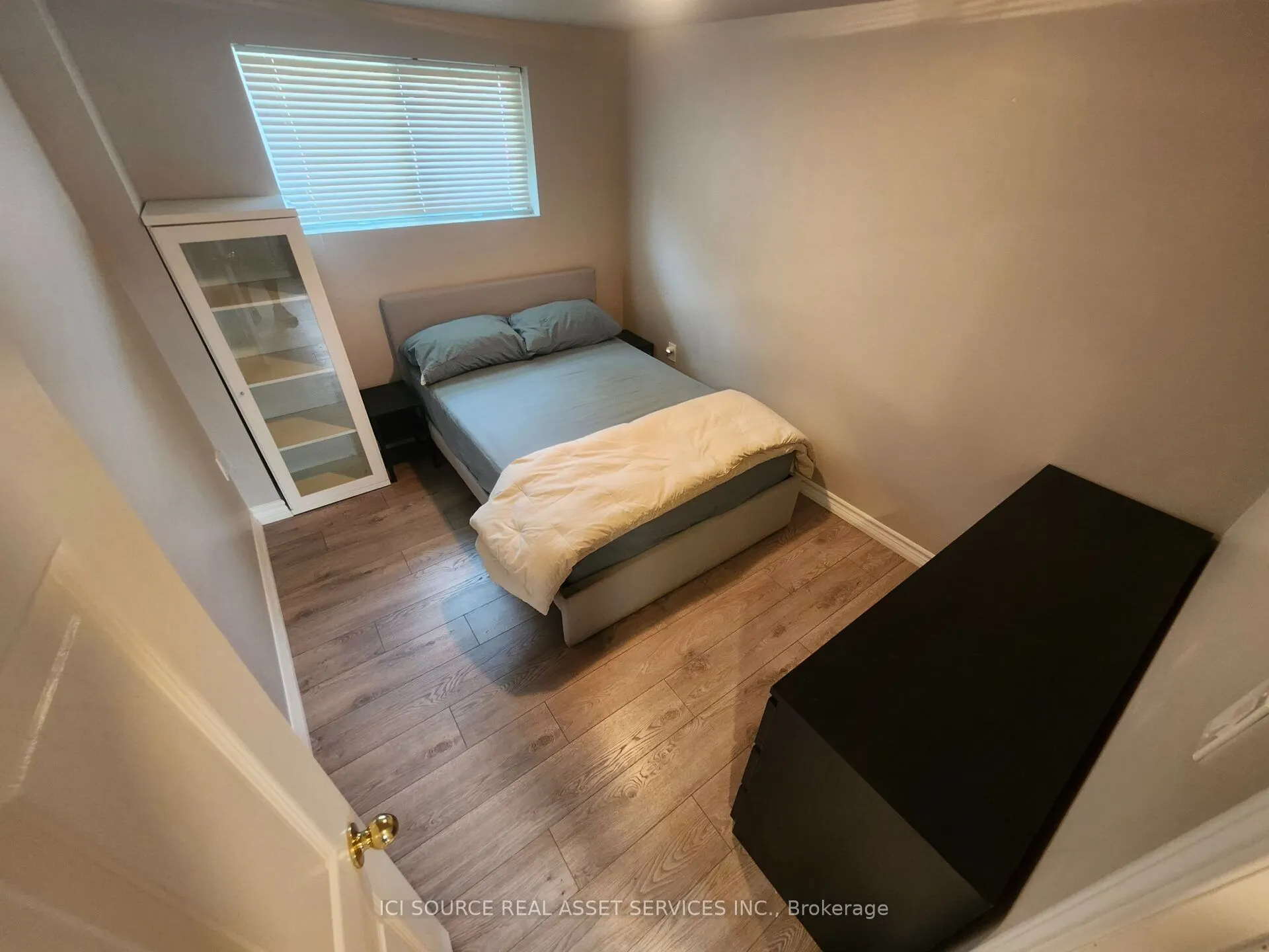699 Castleguard Crescent