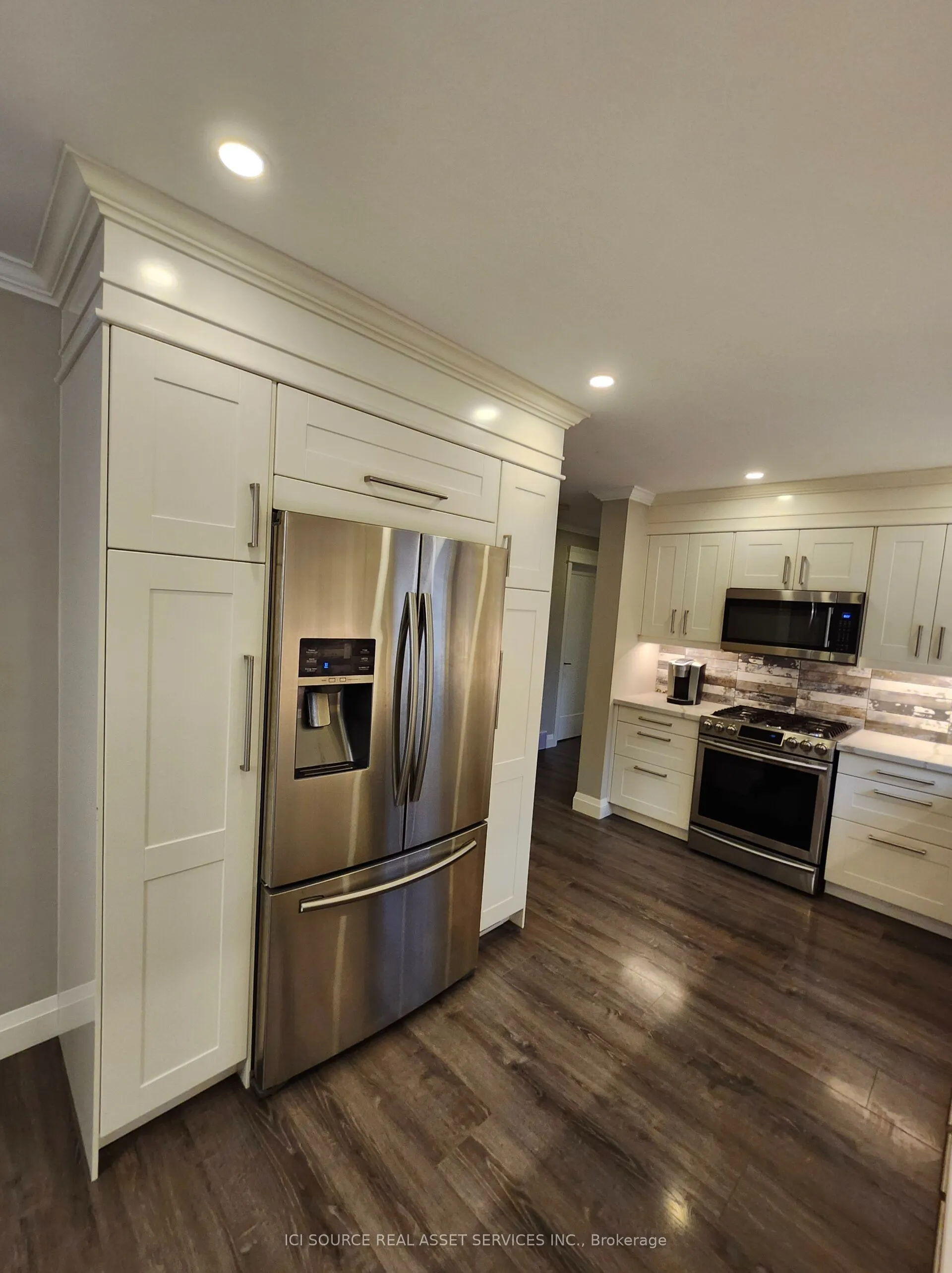 699 Castleguard Crescent