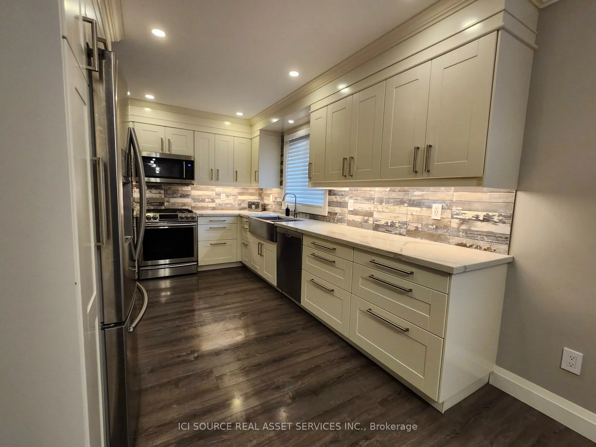 699 Castleguard Crescent