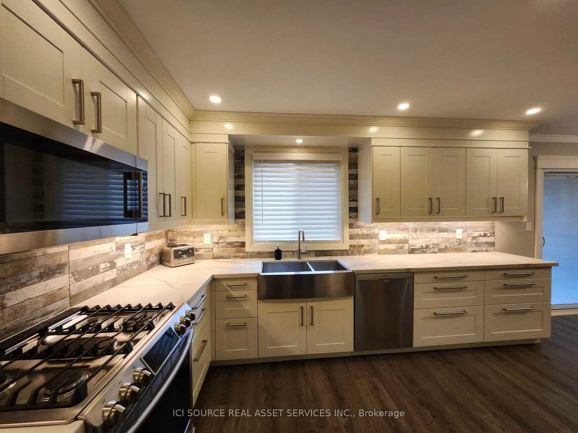 699 Castleguard Crescent