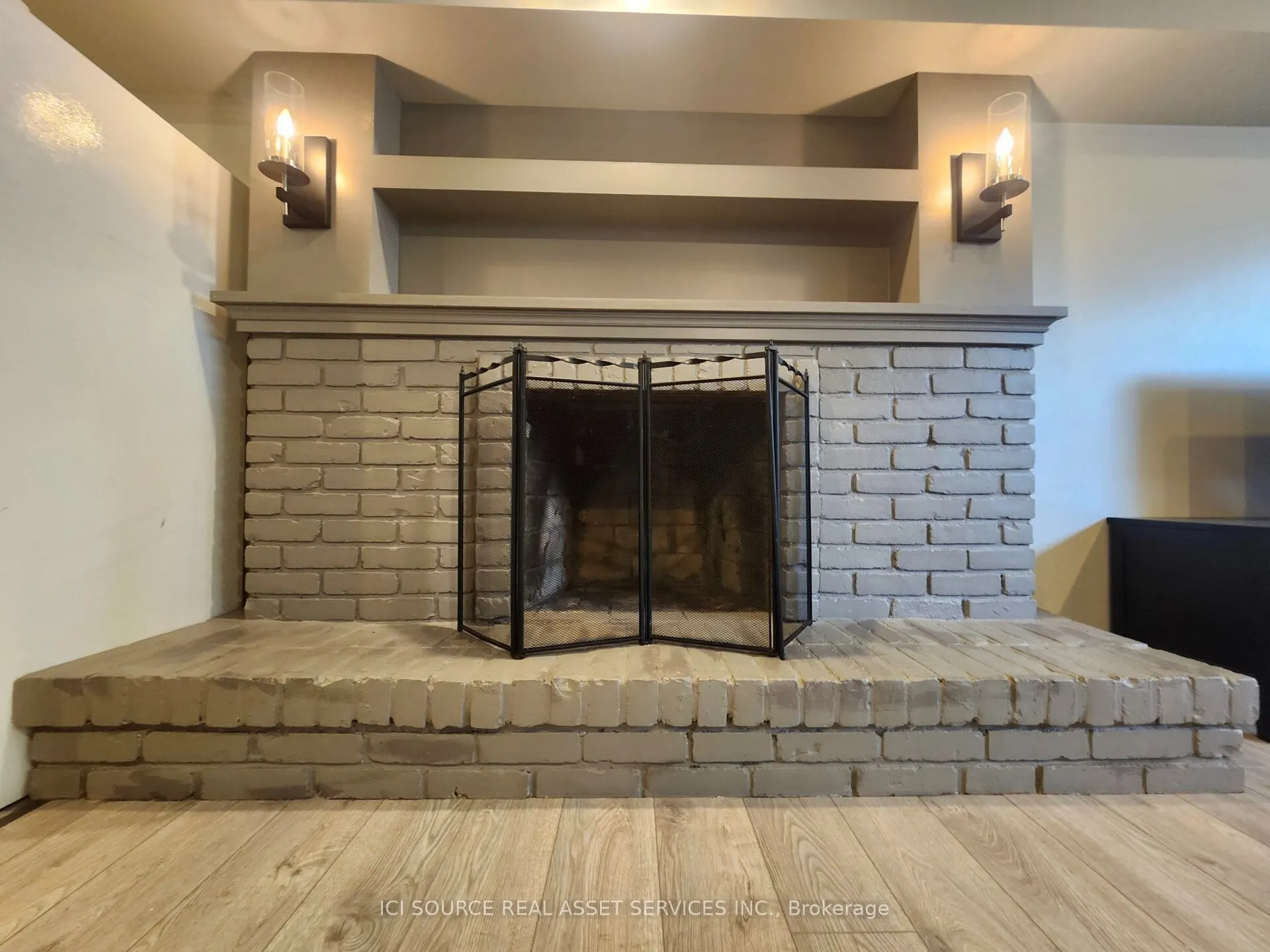 699 Castleguard Crescent