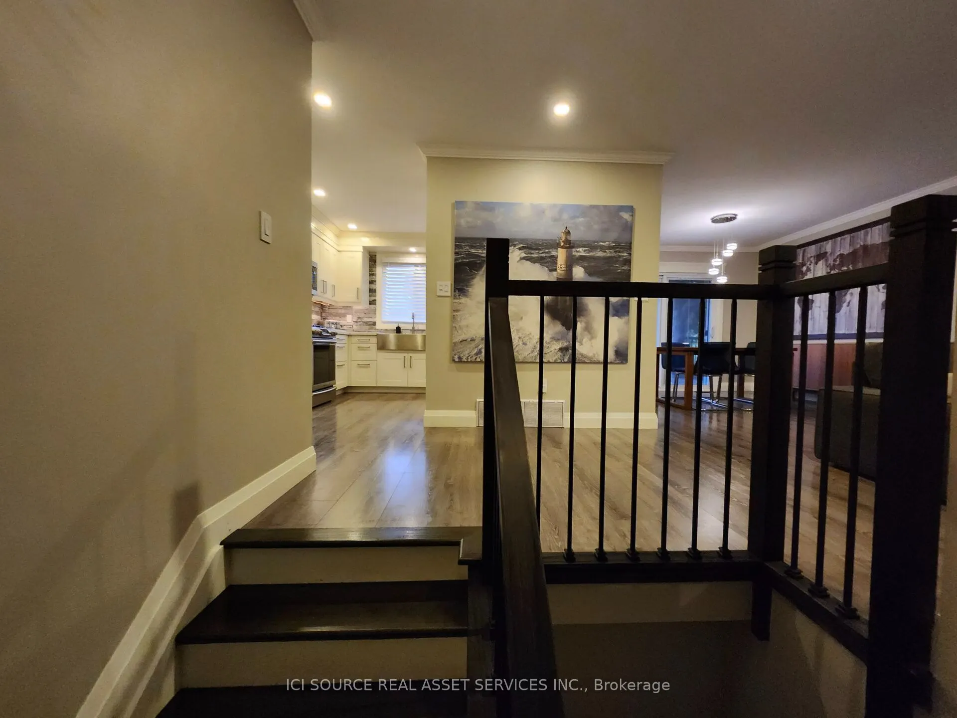 699 Castleguard Crescent