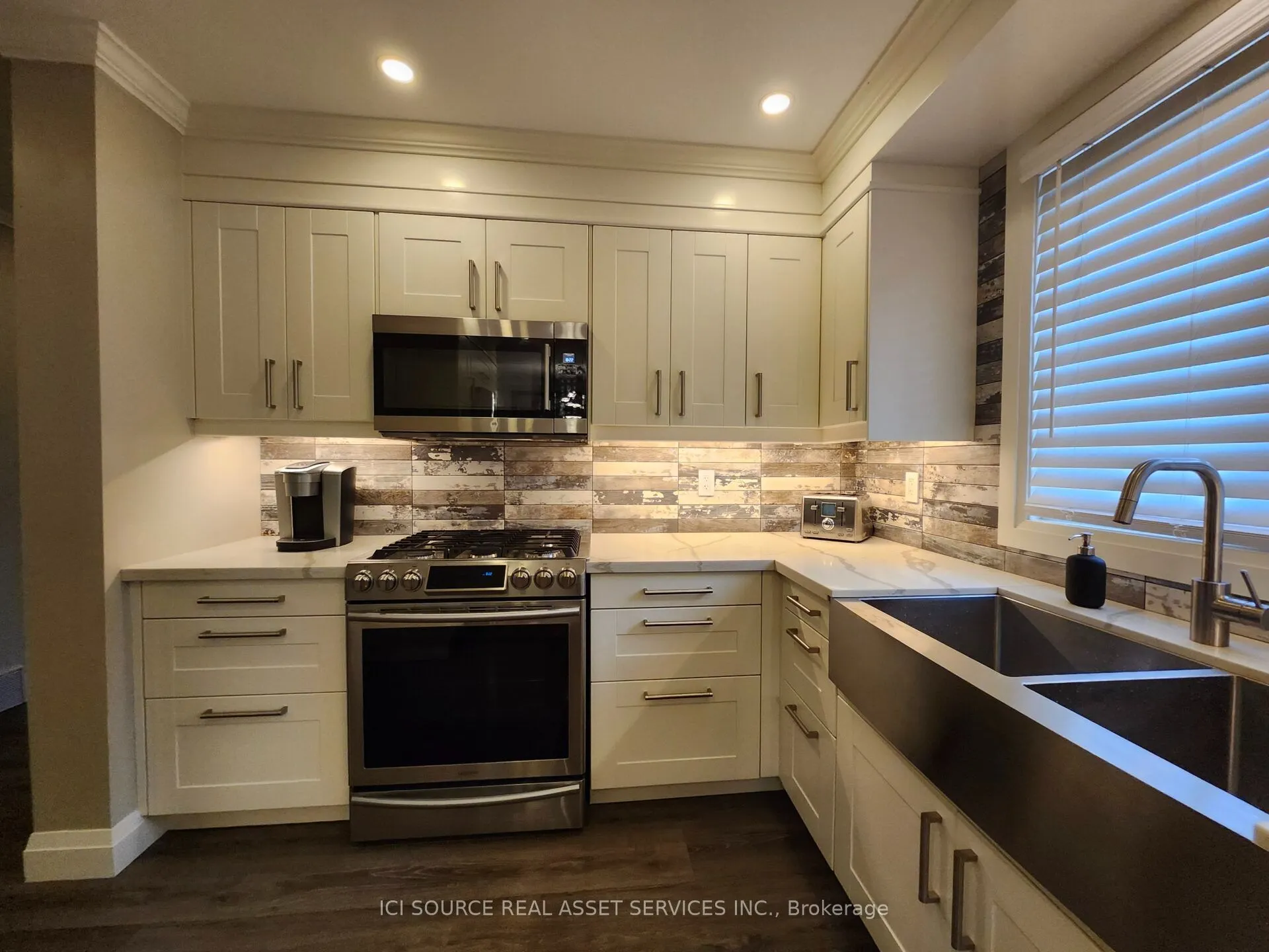 699 Castleguard Crescent