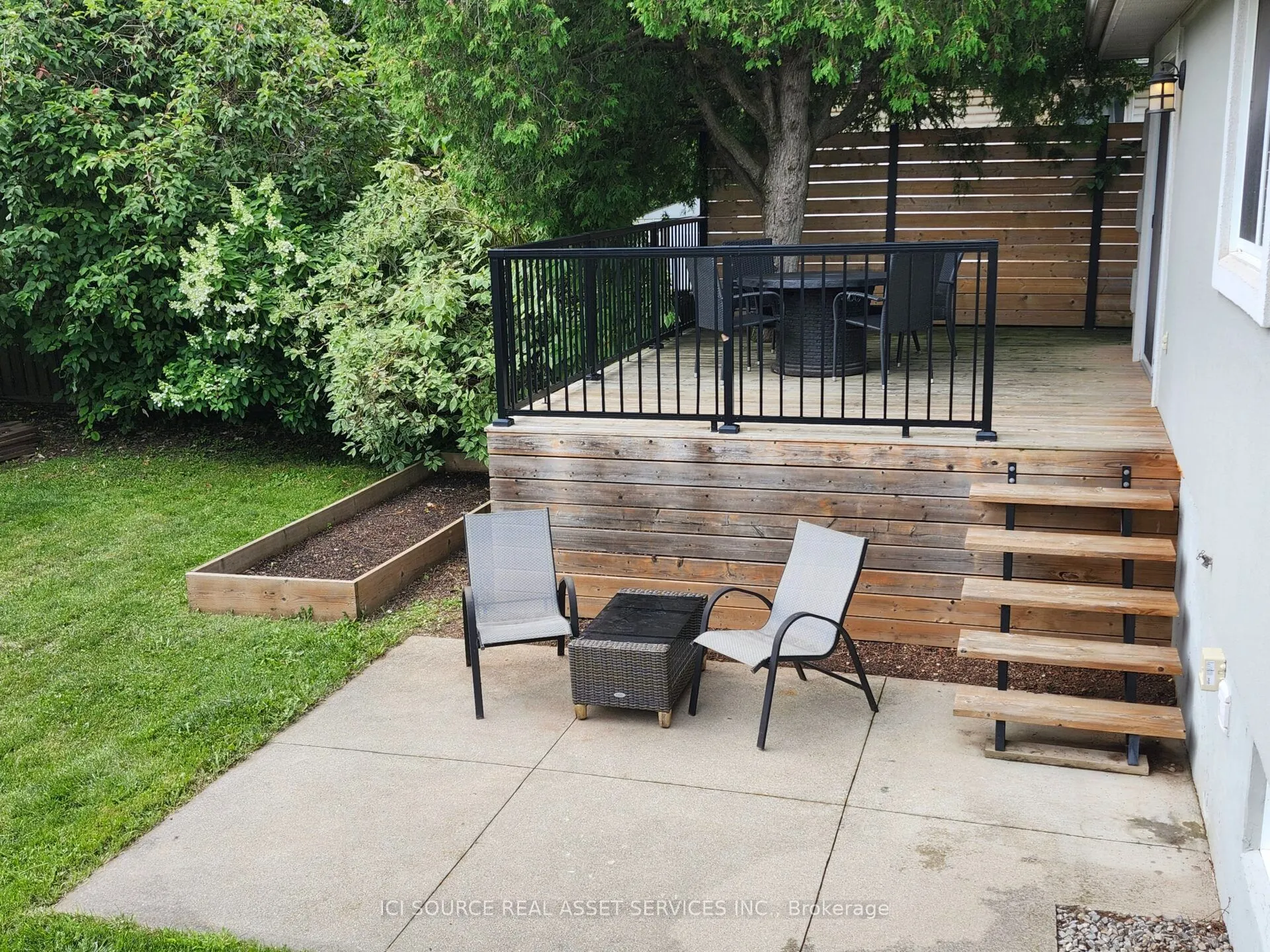 699 Castleguard Crescent
