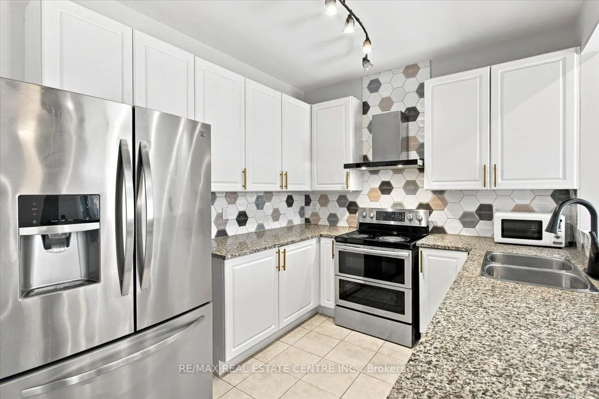1053 Job Crescent