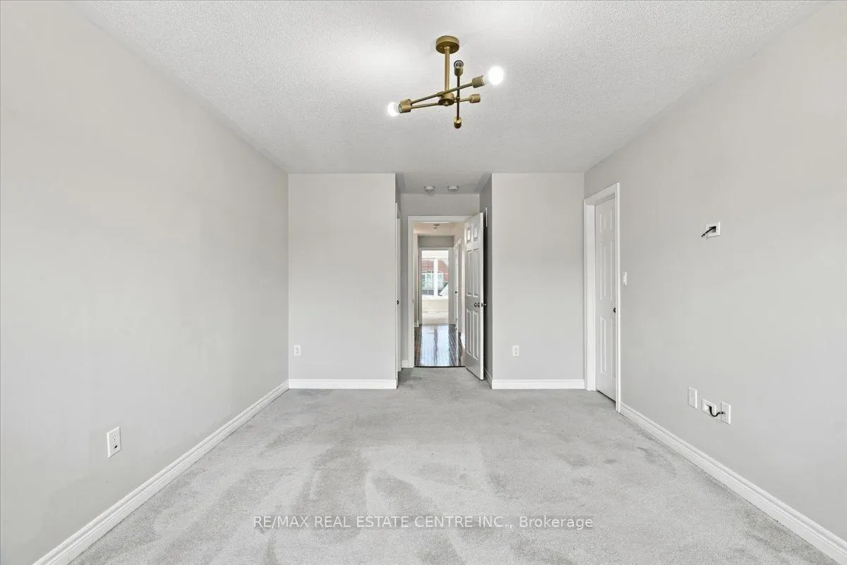 1053 Job Crescent