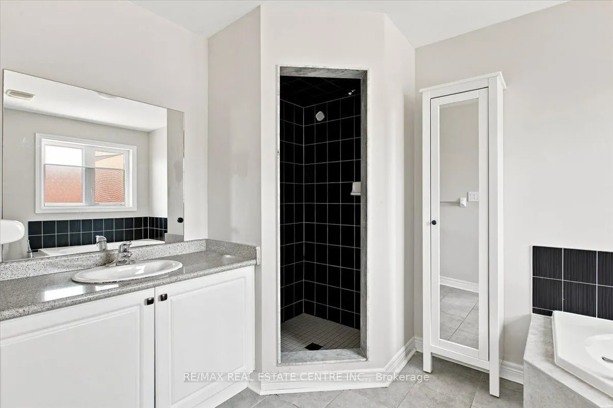 1053 Job Crescent