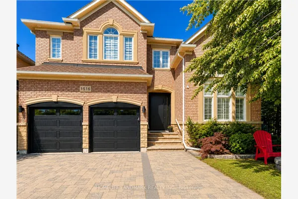 1516 Pinery Crescent