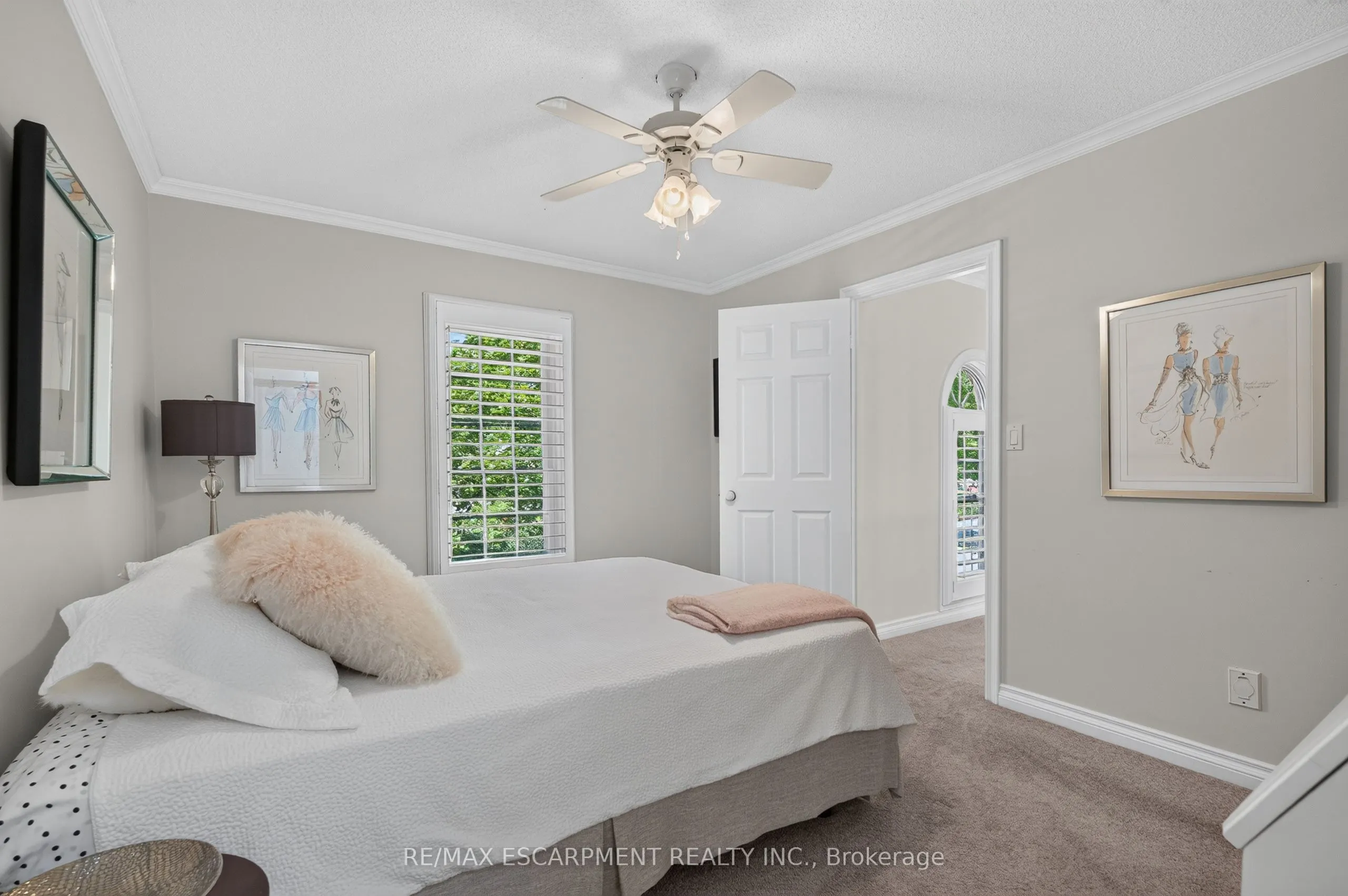 112 Fairwood Place W