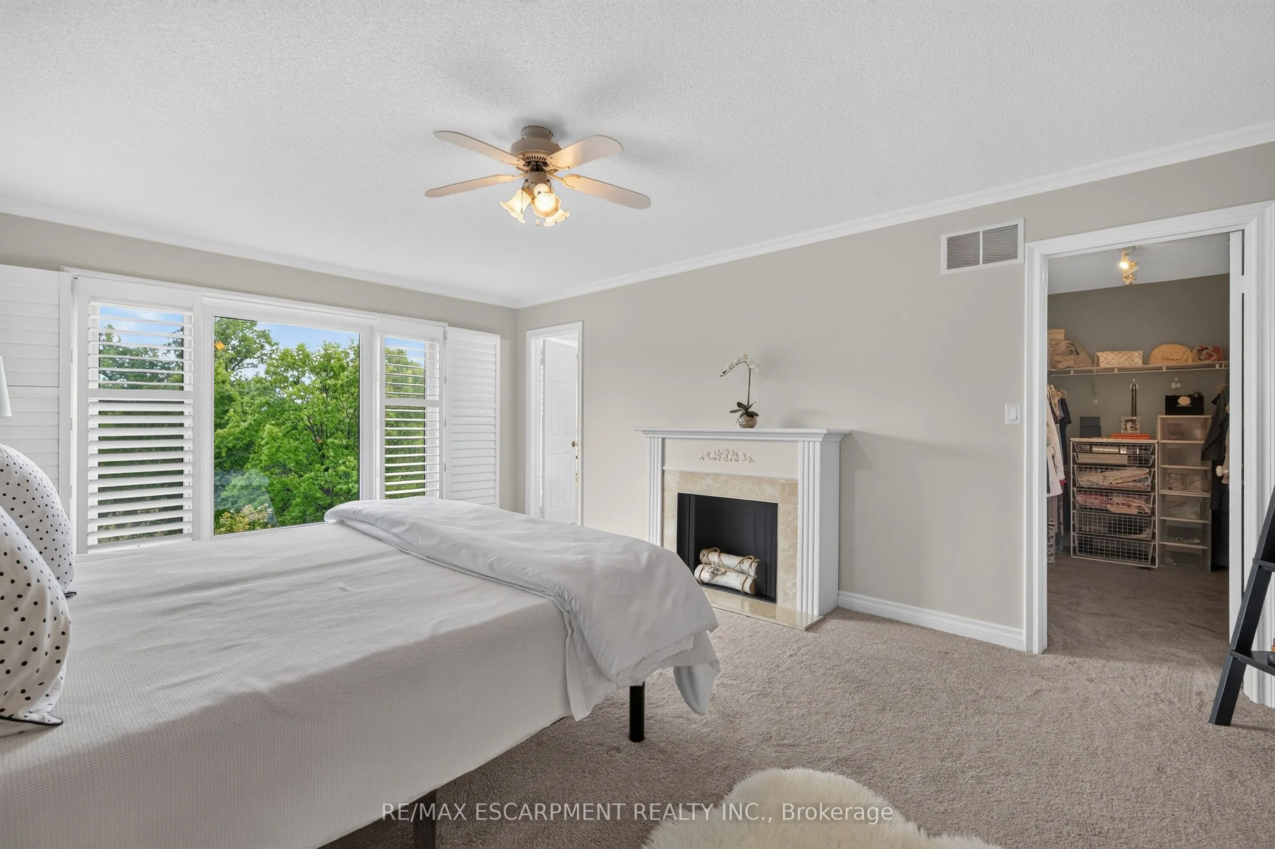 112 Fairwood Place W