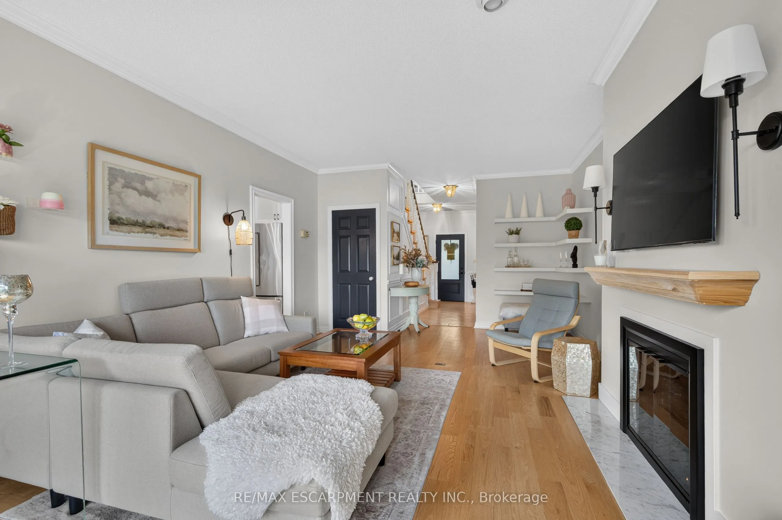 112 Fairwood Place W