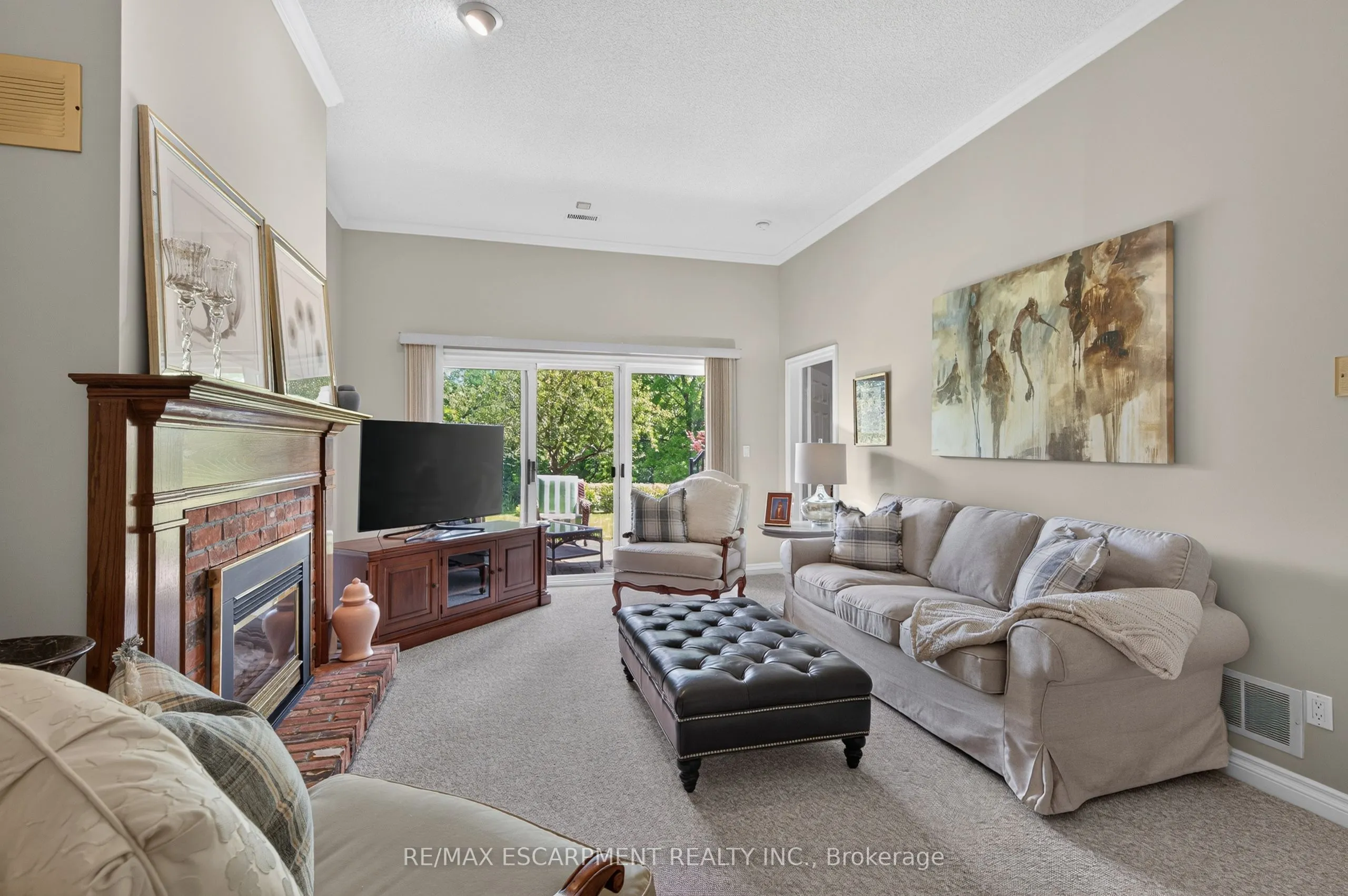 112 Fairwood Place W