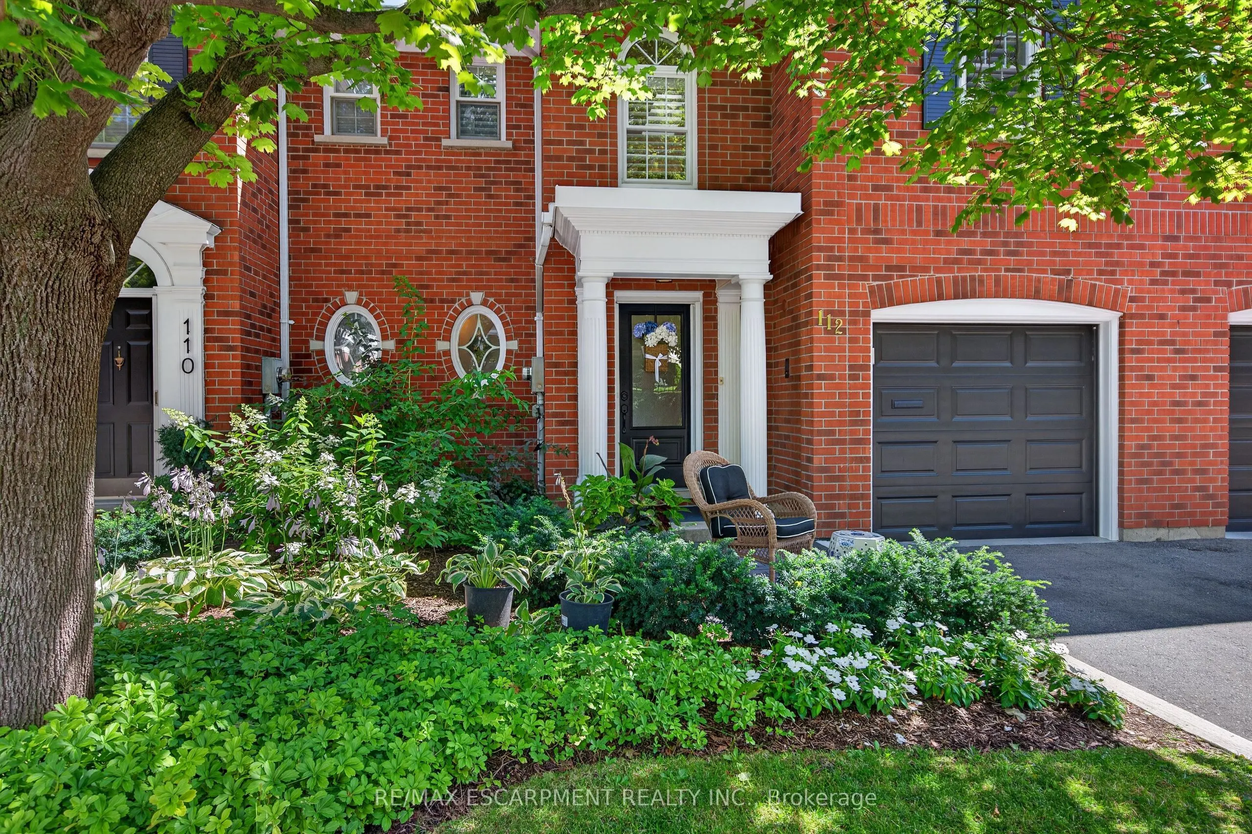 112 Fairwood Place W