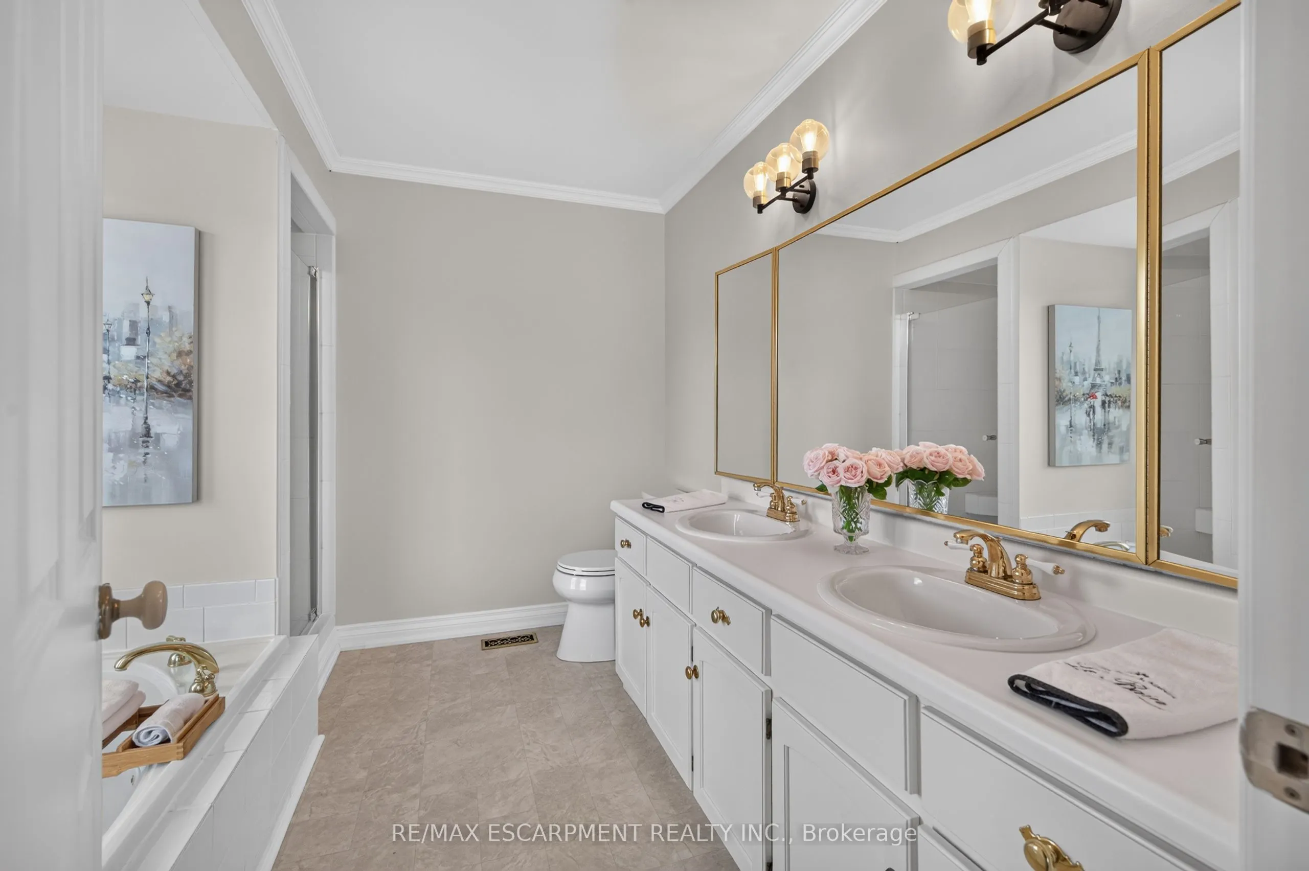 112 Fairwood Place W