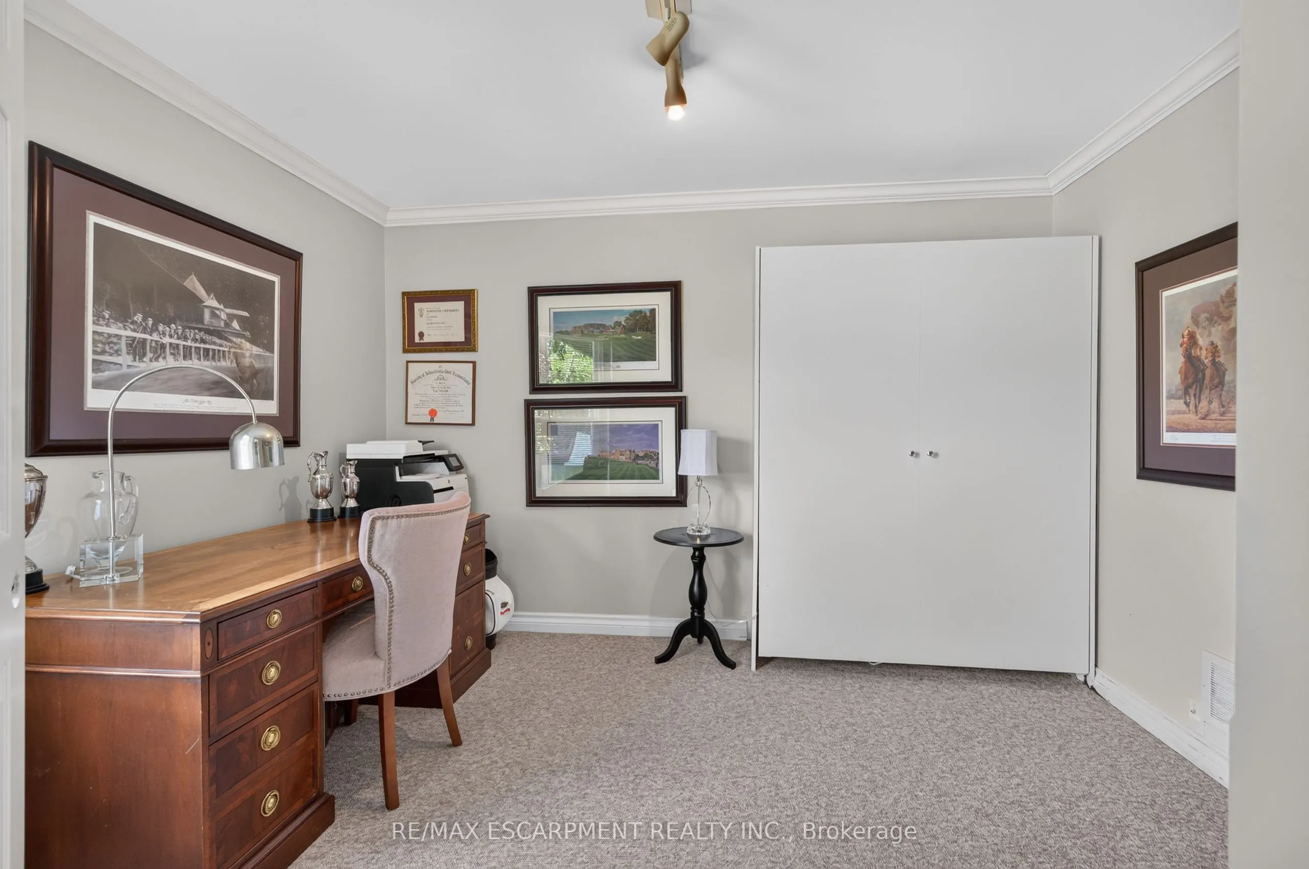 112 Fairwood Place W