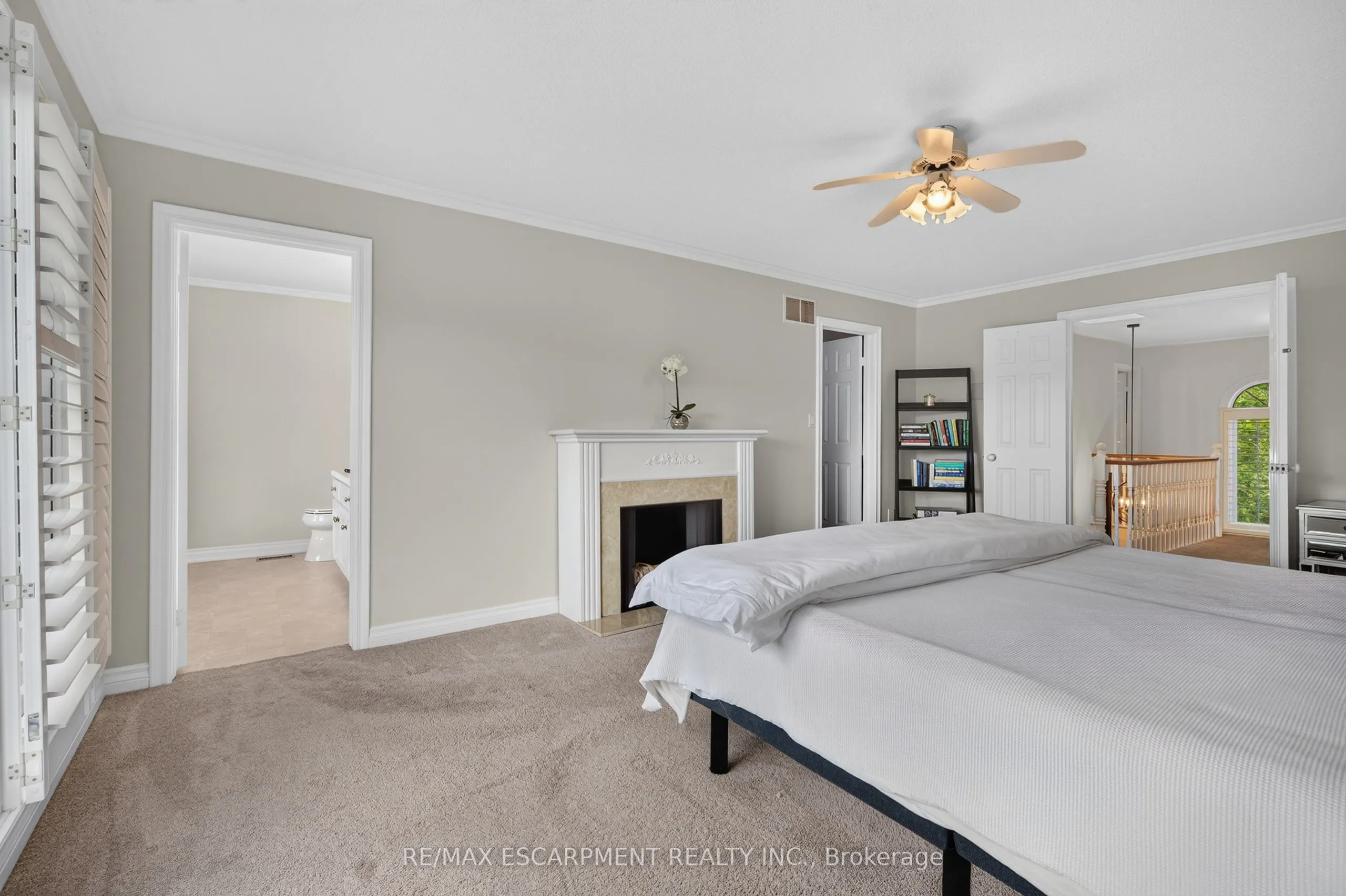 112 Fairwood Place W