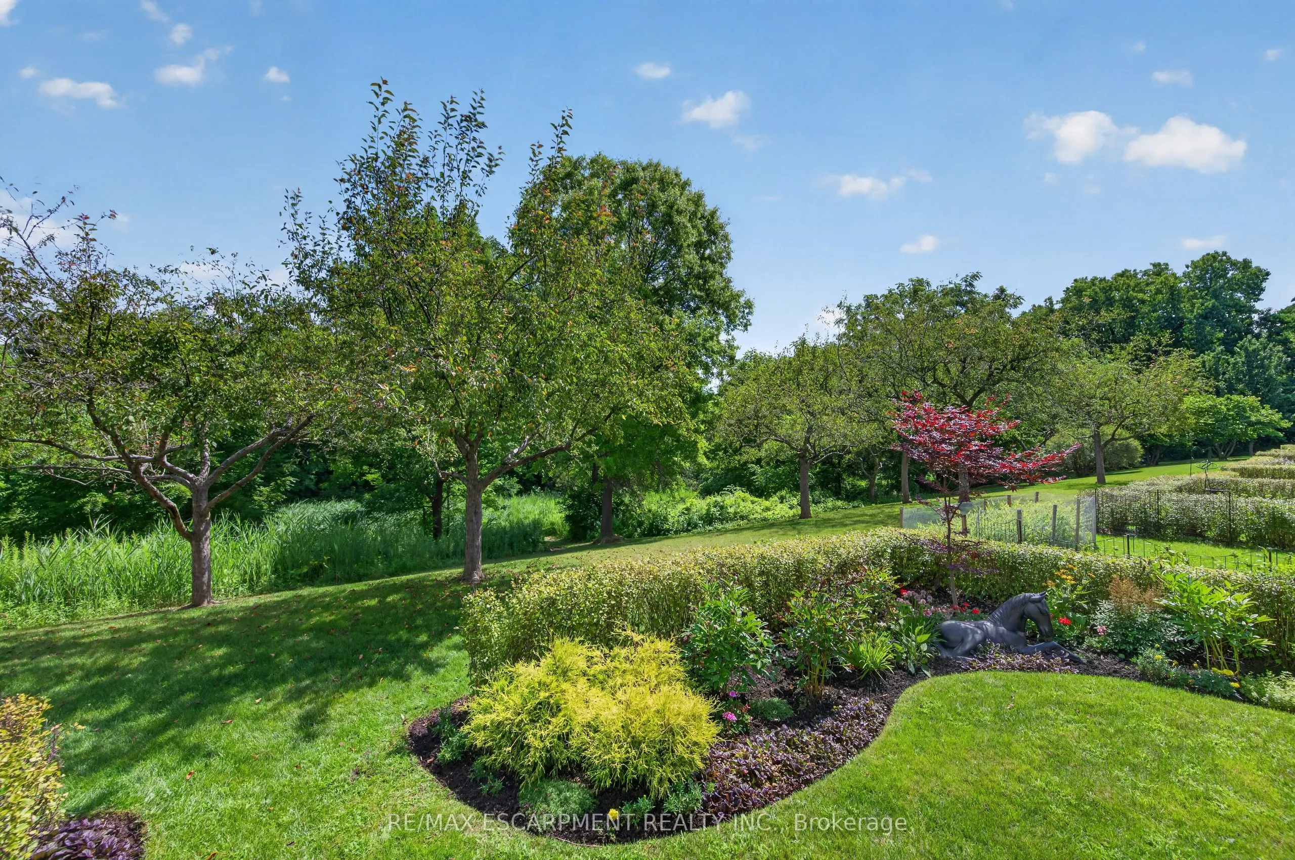 112 Fairwood Place W