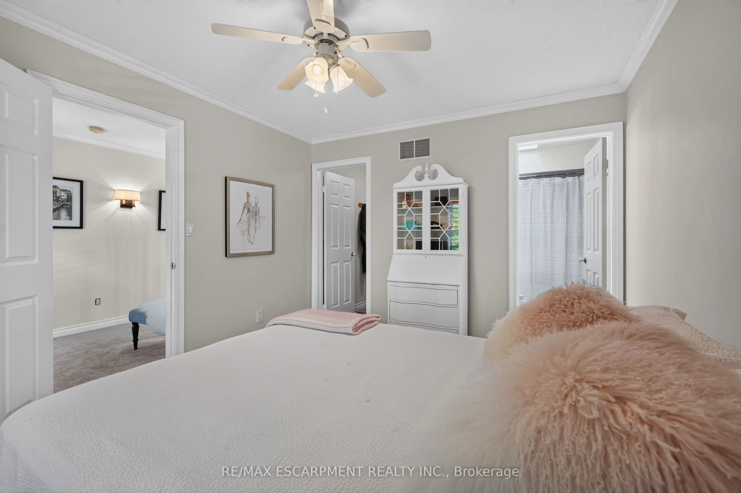 112 Fairwood Place W