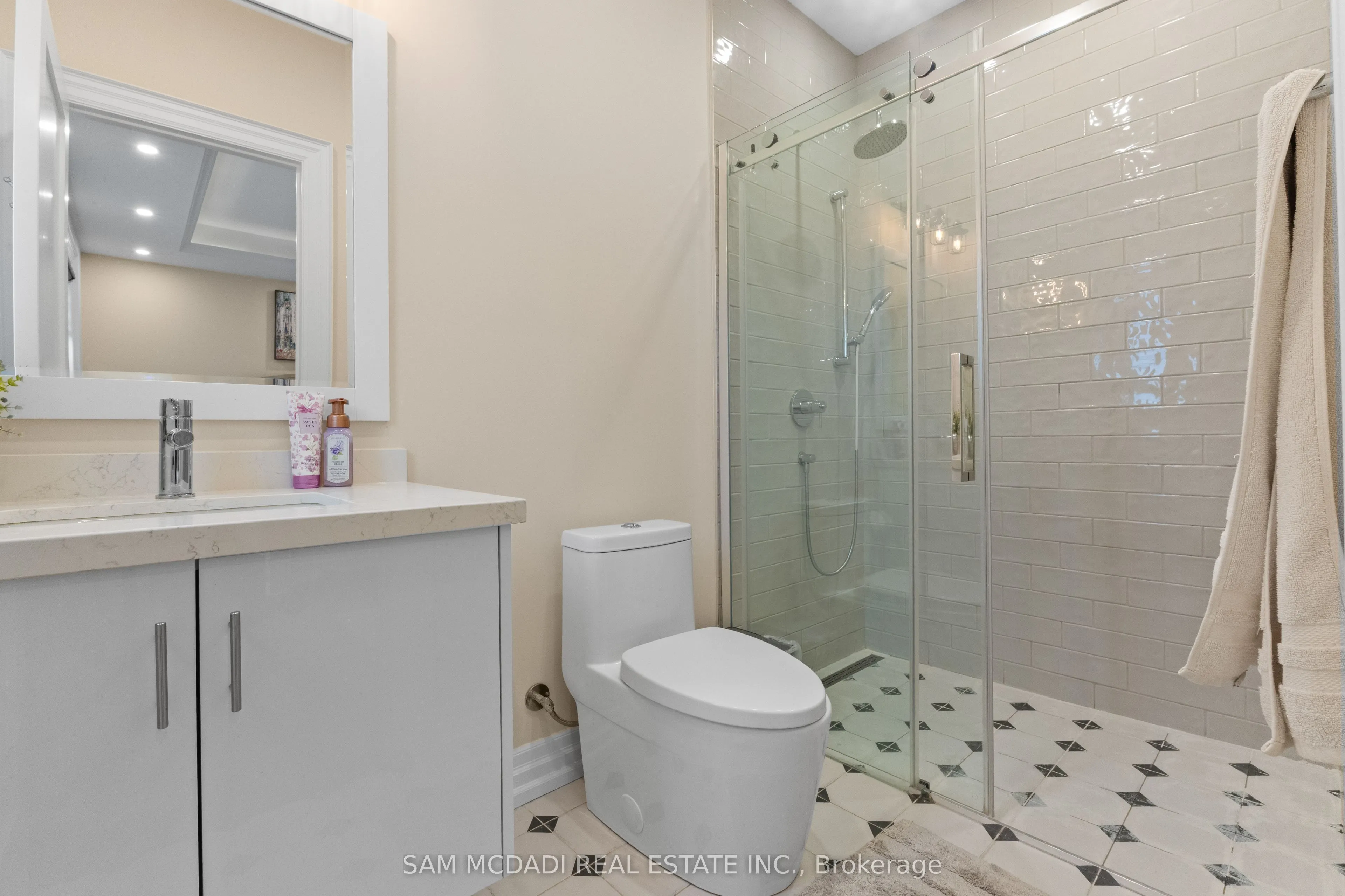 834 Edistel Crescent
