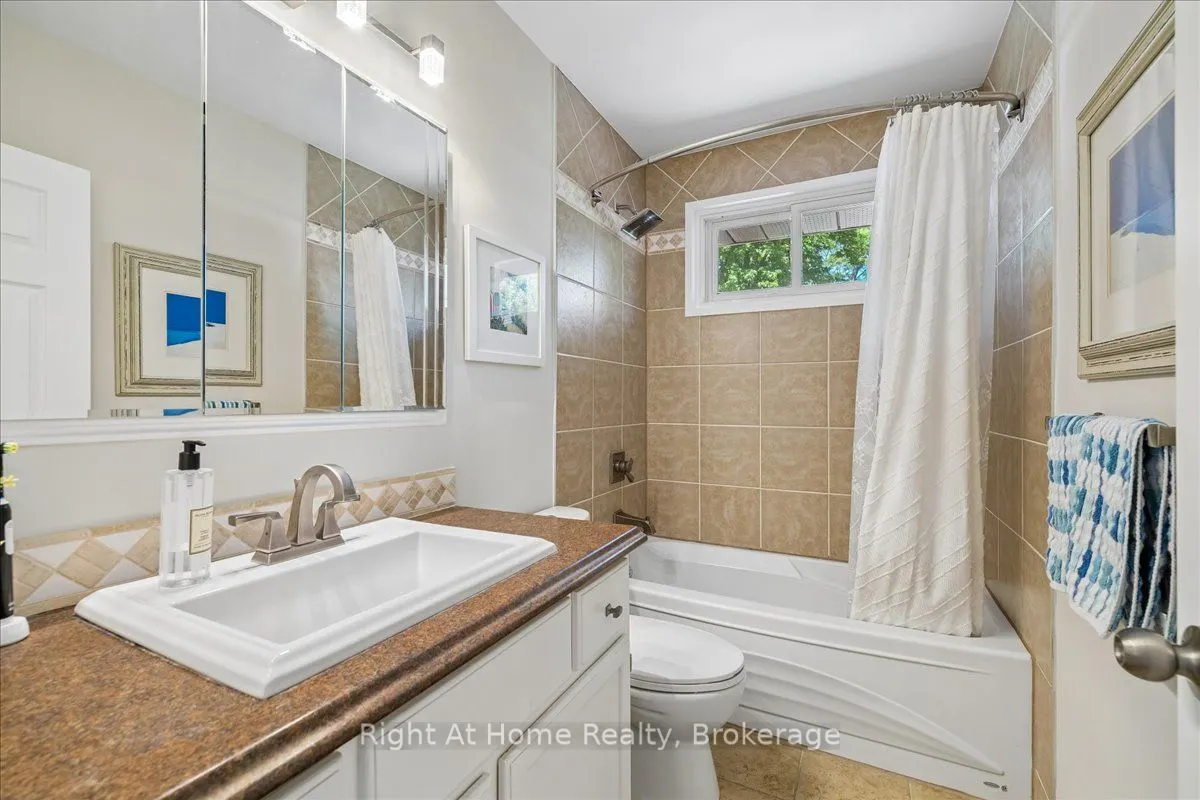 275 Kent Crescent