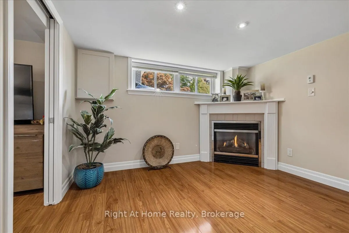 275 Kent Crescent