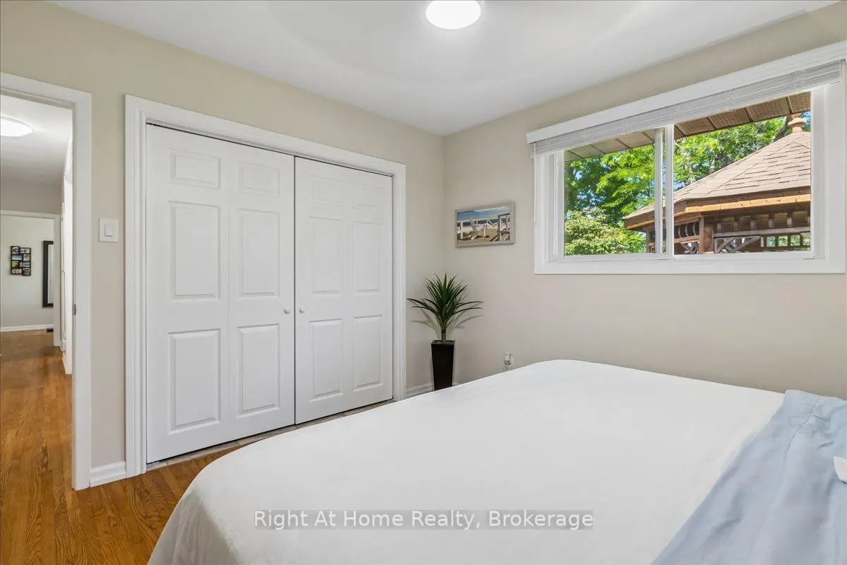 275 Kent Crescent