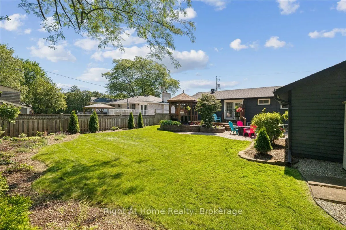 275 Kent Crescent