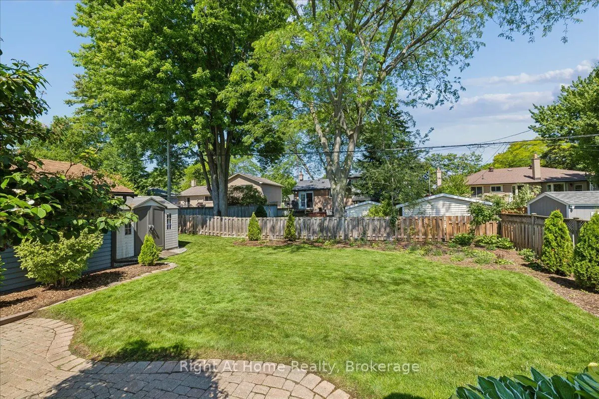 275 Kent Crescent