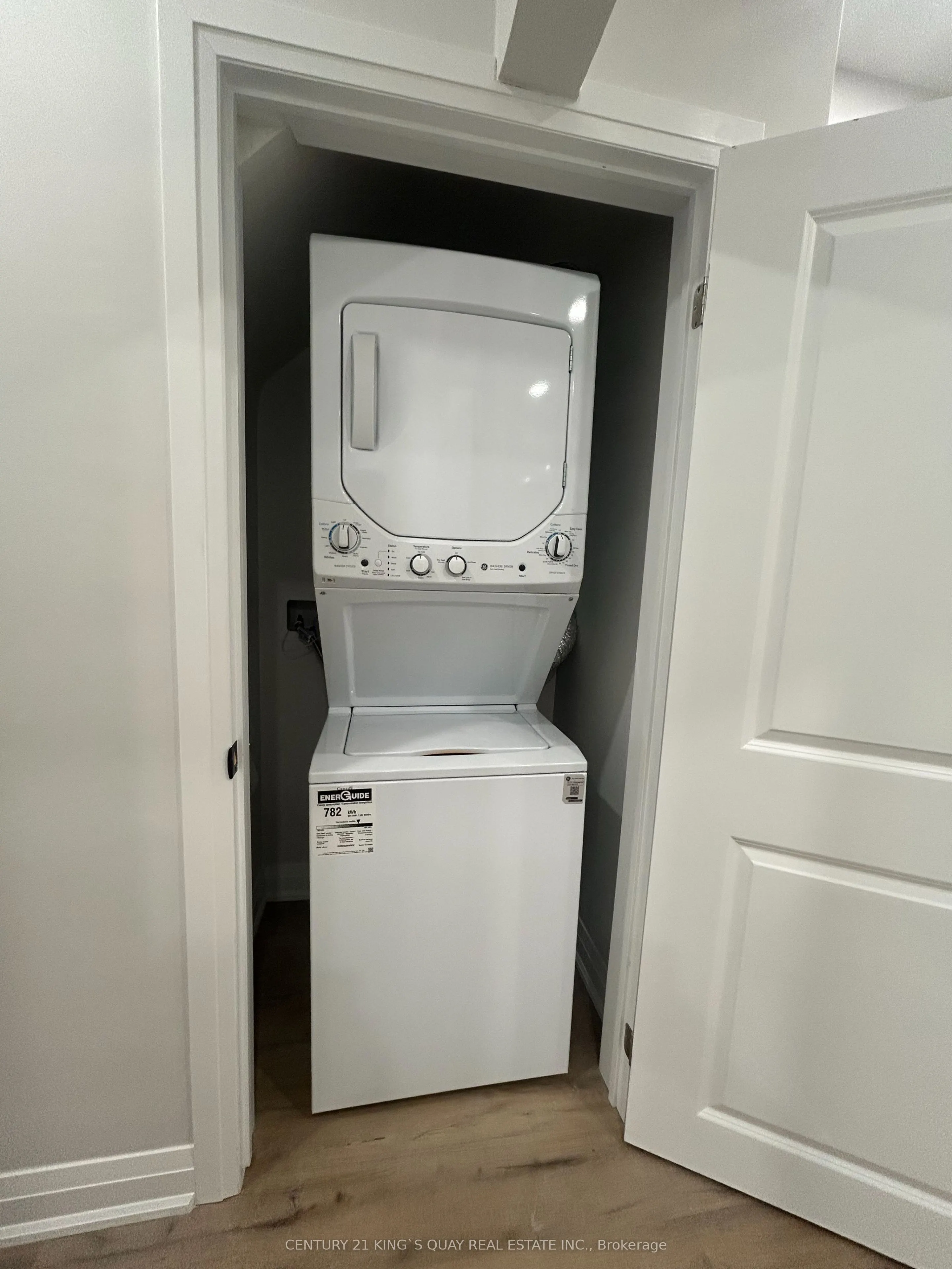 223 Roncesvelles Avenue #1